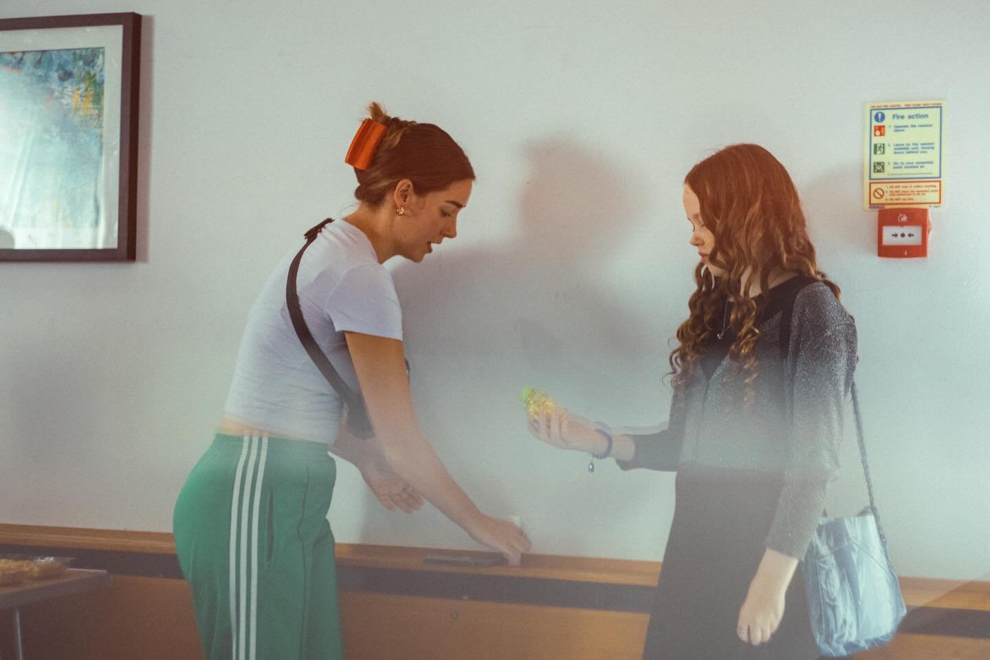 A (not so) rare sighting of me chatting relentlessly about my mint selection. Photo snapped by @swaenliev 📸

Beaut time working with a beaut team on set with @dark.avenue.film @rebecca_ea_martin and many more talented folks over summer.

(Not a #ad 