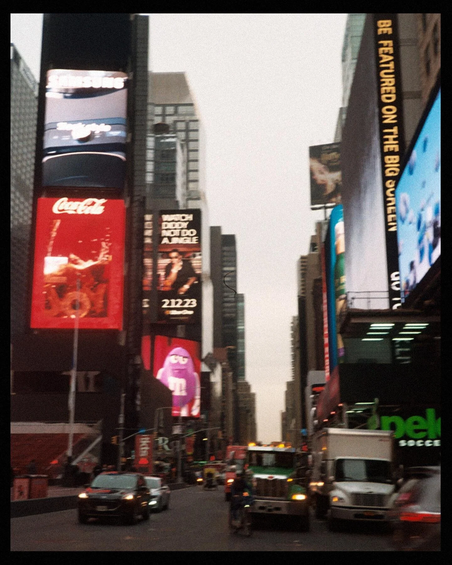 🎞️🇺🇸🤠🍎🗽
