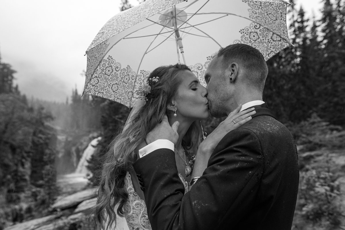 Kat and Marius_waterfall_ EDITED_WEB5V7A29672019.jpg