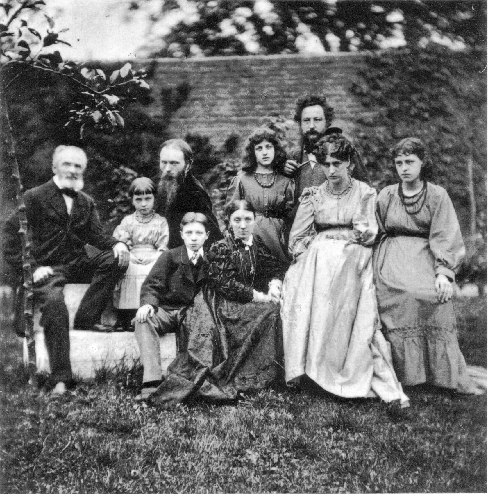Frederick_Hollyer_Morris_and_Burne-Jones_Families_1874.jpg