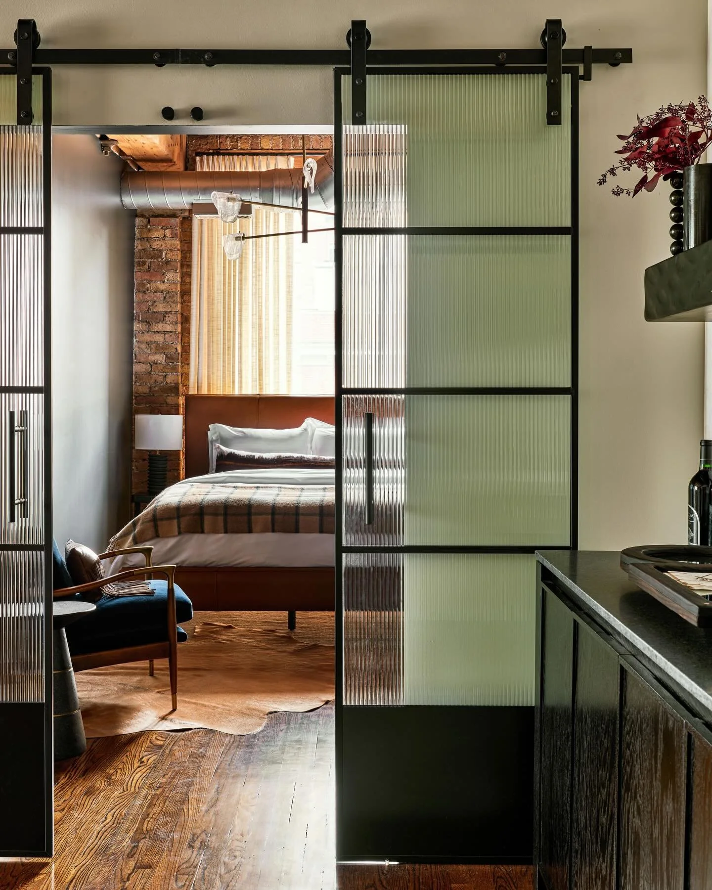 The details in this River North loft are the ones most people walk right past.... which obviously means they are our favorite kind. 

That custom fluted glass barn door to the guest suite was one of the best calls we made. Open and beautiful when the
