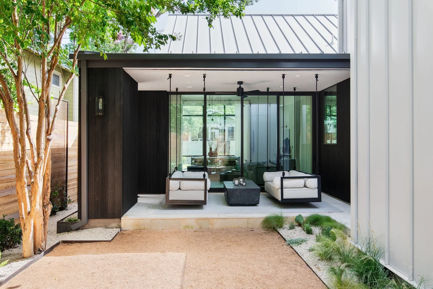 Stay+Bungalow_Austin_TX_Elizabeth+Krueger+Design_2.webp