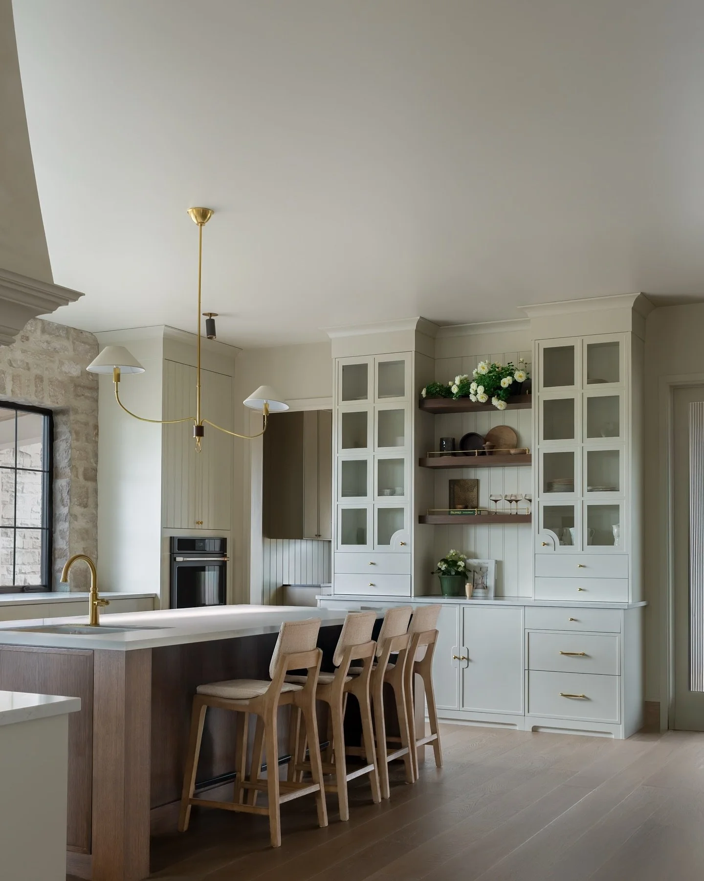 ROCKFORD CHATEAU | Kitchen &amp; Laundry Room

Flooring| @craftfloor 
Paint | @farrowandball
Washer dryer | @miele 
Kitchen appliances | @geappliances 
Plumbing - @deltafaucet @kohler 
Hardware - @baldwinhardware 
Lighting - @visualcomfort