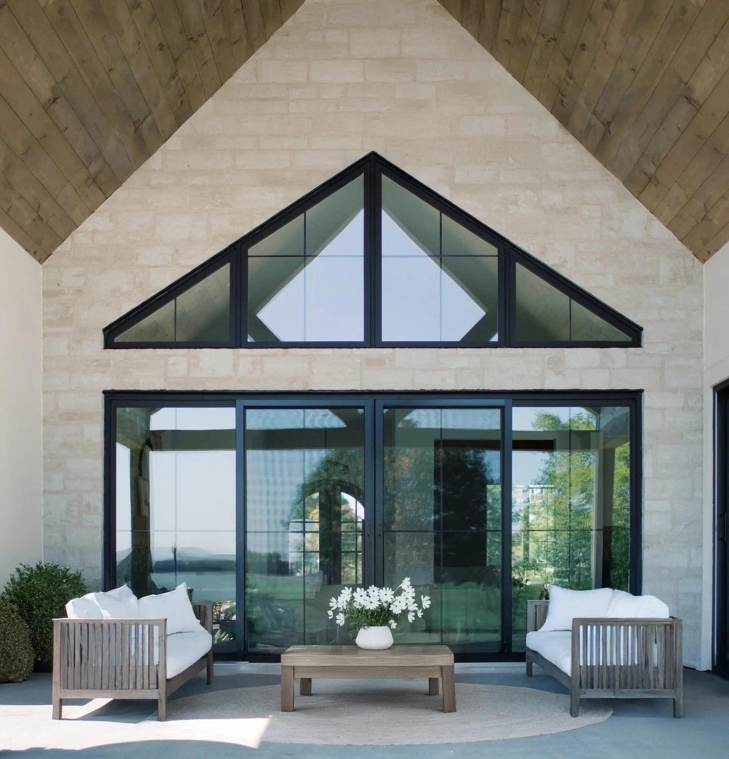 Arch Wood Manor | Exterior⁣
Windows | @southfield_windows_doors
Roof | @certainteed
Stone | @permacon_