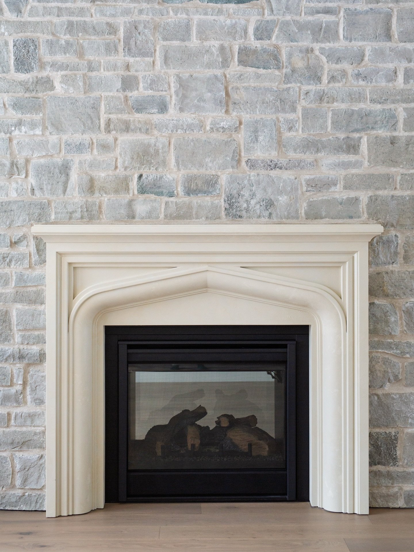 BRIDLEWOOD MANOR | fireplace details