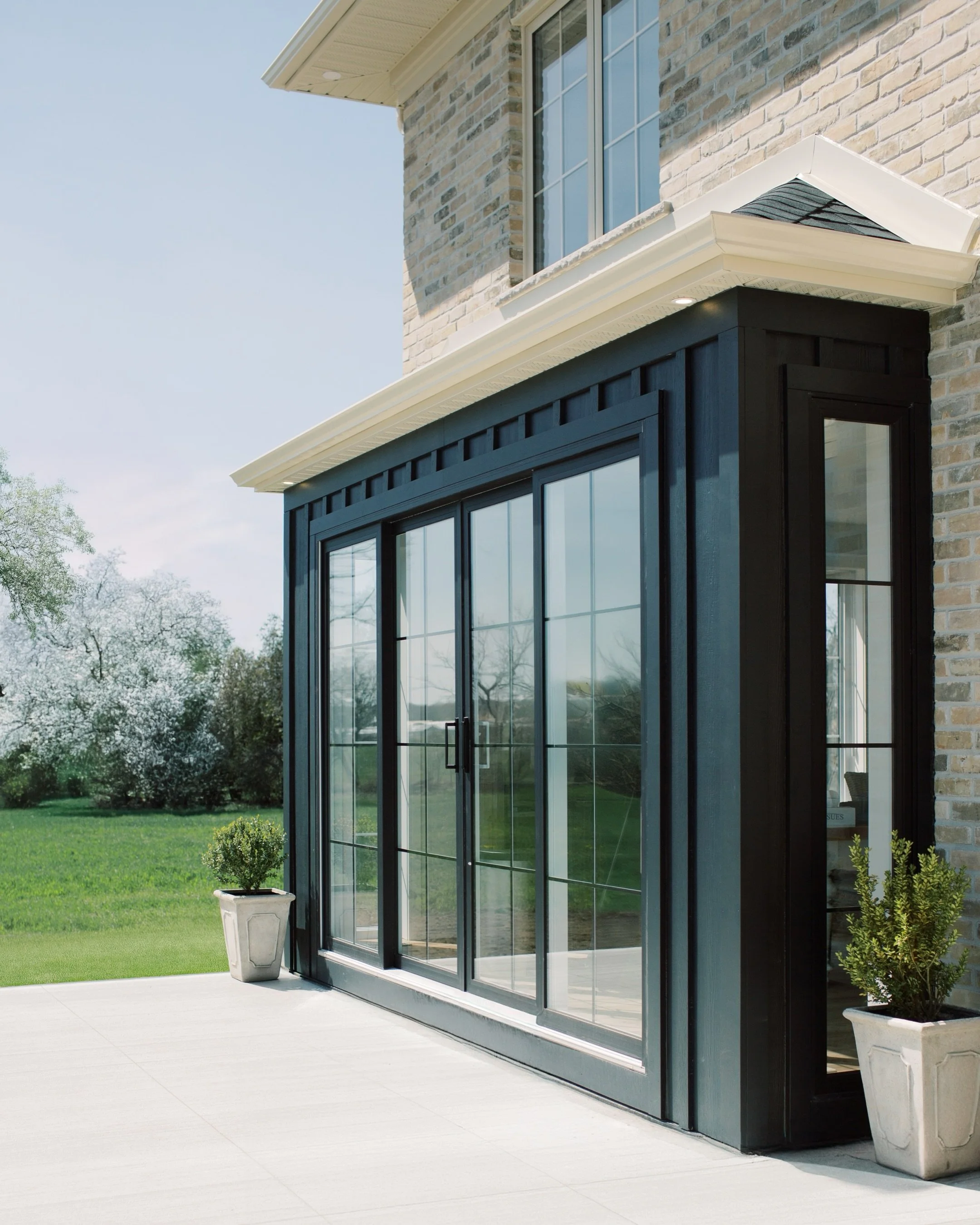 Golden Acres Homestead
Shingles| @certainteed
Garage Door| @garagagaragedoors
Lighting | @j.d.lighting