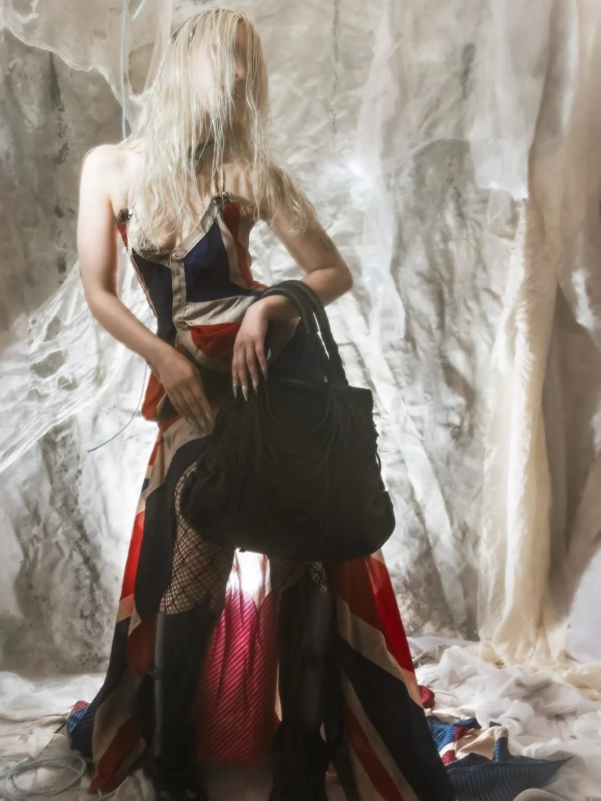 &ldquo;THE SEA FORGOT HER NAME&rdquo; for @vanguardmagok 

Stylist and Creative direction - Rojin Norowzian @_rojinpn 
Photographer: Lauren Cremer @lozfolio 
Models: Naomi Abia @naomi.abia and Saz Calcraft @sazcalcraft 
Makeup: Jemima Greenhalgh @byj