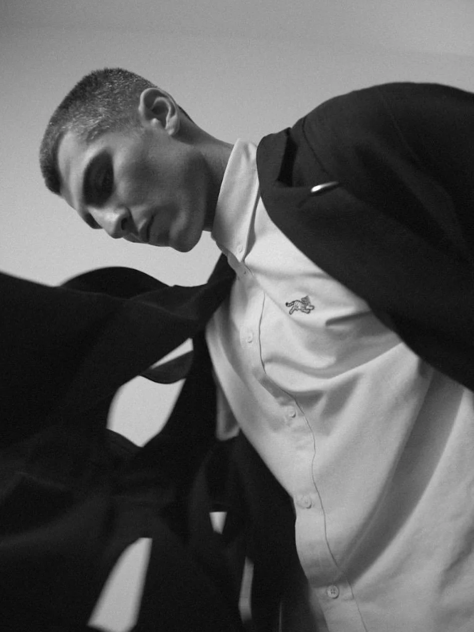 @charliejeer artwork styled by @edenloveseeclark_stylist assisted by me and @tomxbolton 💫

Photography: @daveast
Commissioned by @kimjarrett_ 
Lighting: @declanlikesflowers
Production assistant: @juliettejulesjulez
Management: @thor_suth 

Wardrobe: