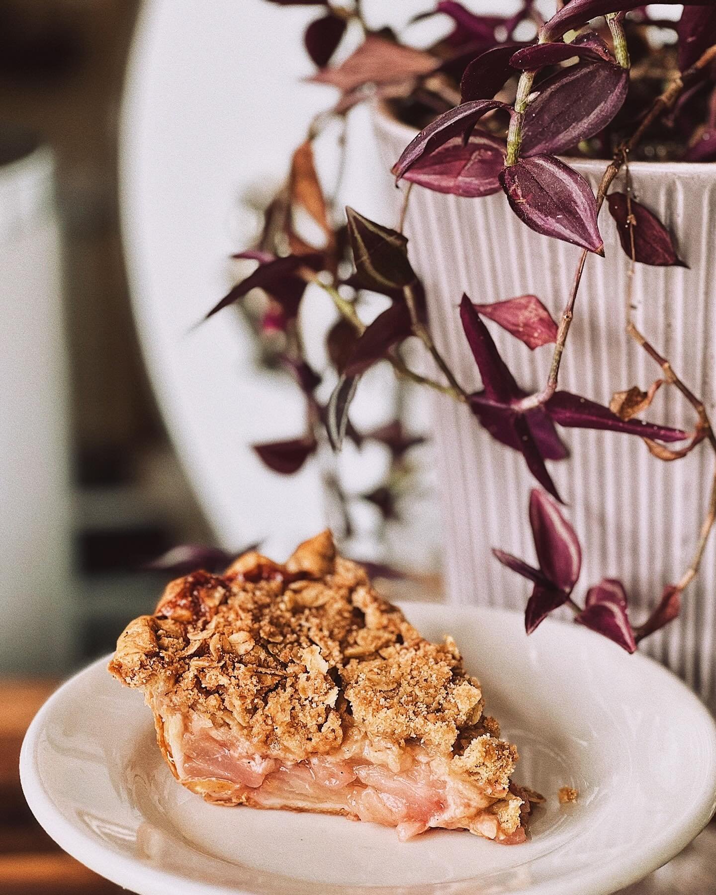 It&rsquo;s the last day for this sweet pie menu!! 🥧
&bull;
Come chase away the Sunday Scaries with a slice of Pear Cherry Cardamom Crumb! We&rsquo;ll be here 8-6 with all the tasty treats and espresso drinks you need!
📷 @emmacolwellphoto