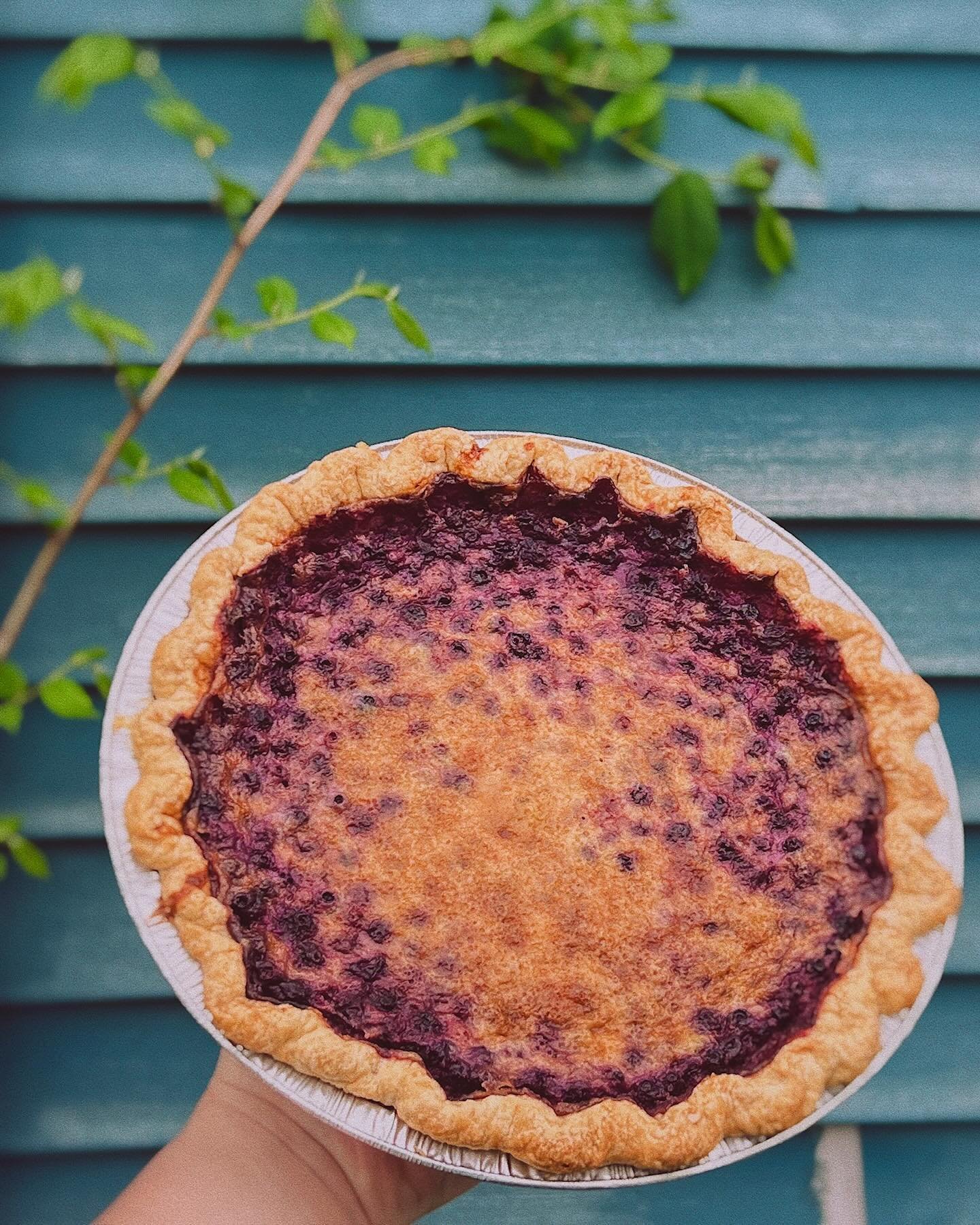 Happy Sunday! Look at these stunning Blueberry Lemon Chess pies we&rsquo;ve got in the shop today! 🫐🍋
&bull;
We&rsquo;re here until 6 with all the tasty treats you need for Mother&rsquo;s Day! 
&bull;
Some come say hi and grab your mom a pie. We pr