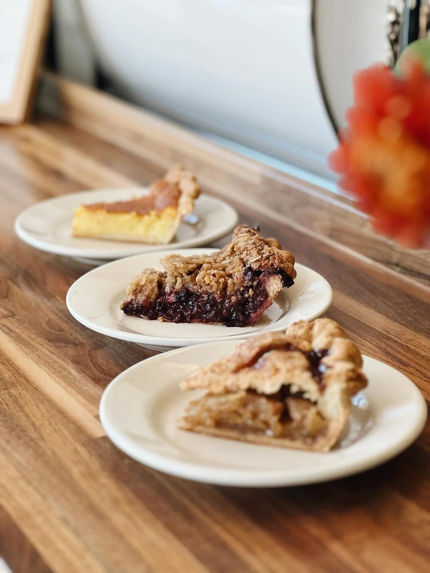 What. A. LINEUP!
•
Orange Chess 🍊
Apple Cider Caramel 🍎
Blackberry Ginger 🫚
📷 @emmacolwellphoto