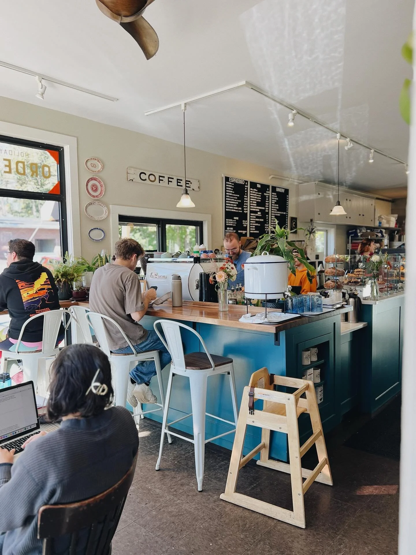 Weekends in the shop are something special.
•
We’re here 7 days a week from 8-6, but there’s nothing quite like the hustle and bustle of a Saturday.
📷 @emmacolwellphoto