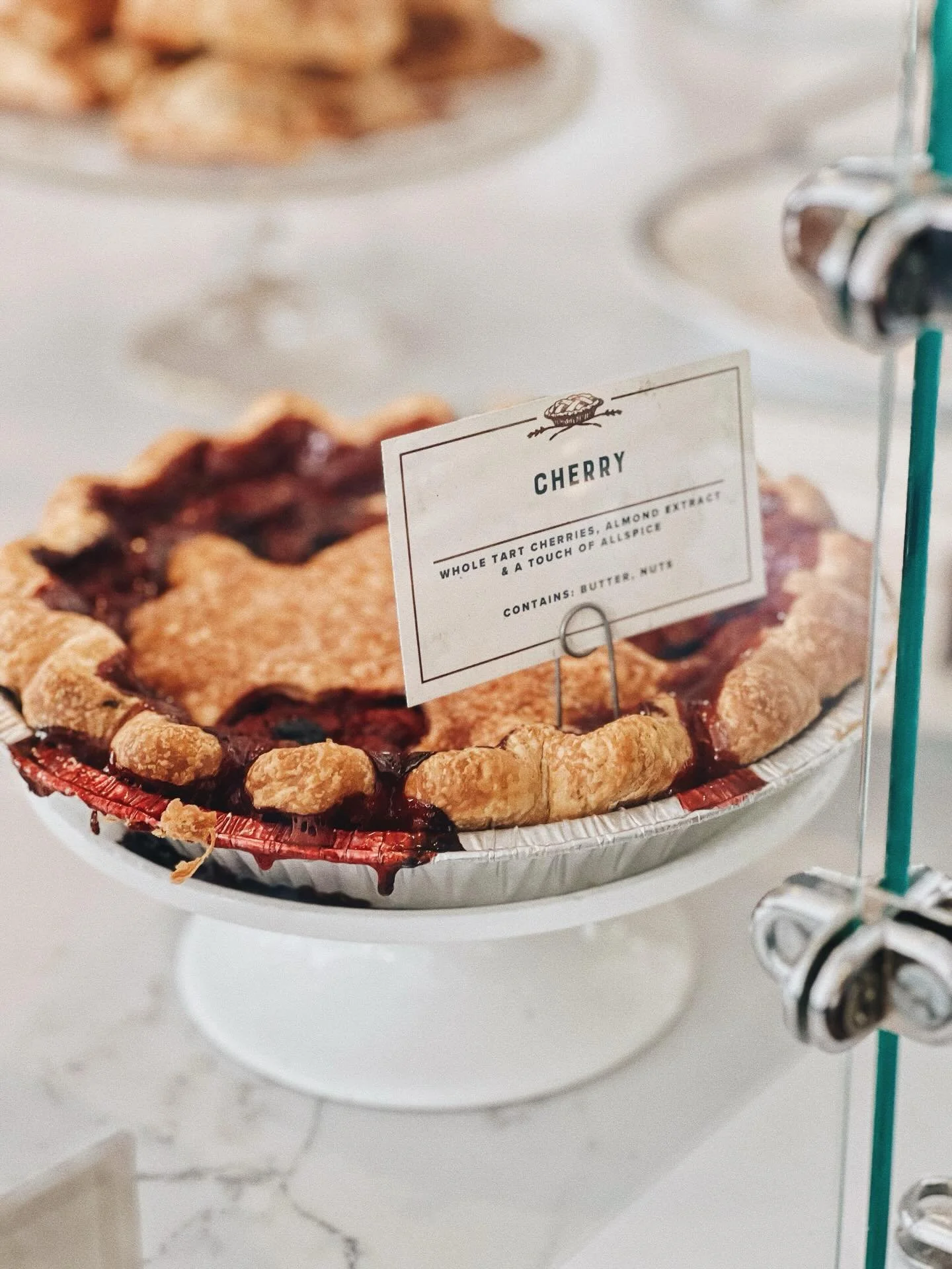 Back at it again tomorrow with the same sweet pie line up + mini raspberry crumb pies!
&bull;
Grab a slice of these 3 while you can before we switch it up on you!