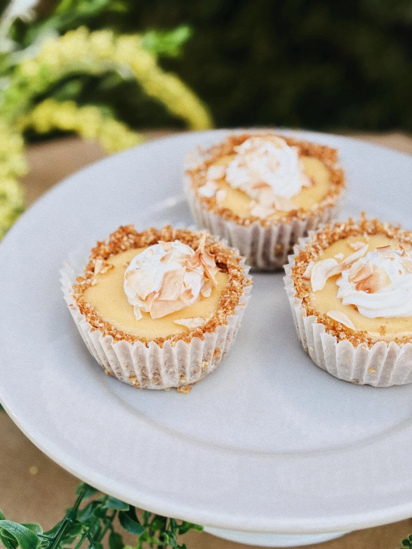 Coconut Key Lime Bites 🥥🍋&zwj;🟩
&bull;
These bright, citrusy treats are perfect for ushering in springtime weather. Plus, you can pre order them for your Easter celebration!
&bull;
Make sure to get those orders in by Thursday evening! 🐰🥕