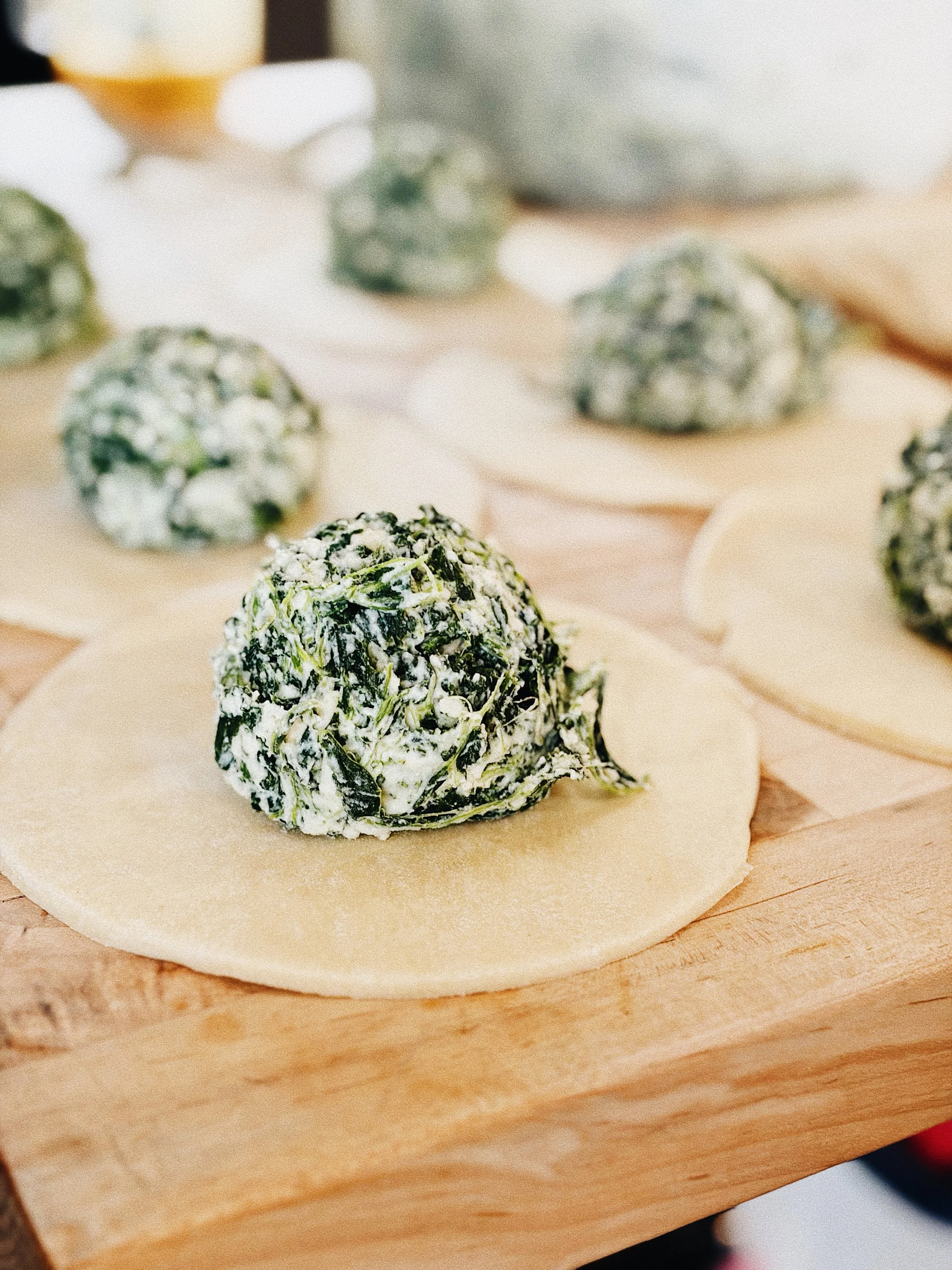 Our spanakopita handpies, rich savory pastry filled with spinach, ricotta, feta, garlic and lemon. Baked until golden and crispy and perfect for lunch! 🥙
