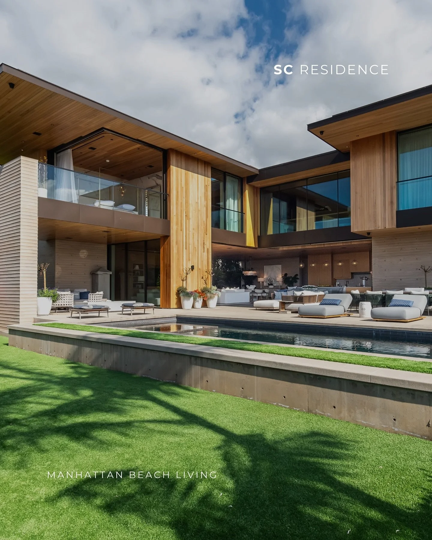 A true architectural statement by @laneylainc, the SC Residence captures the essence of high-end living in the coveted Hill Section of Manhattan Beach.
This standout home has earned several design accolades, including RED Regional Interior Architect