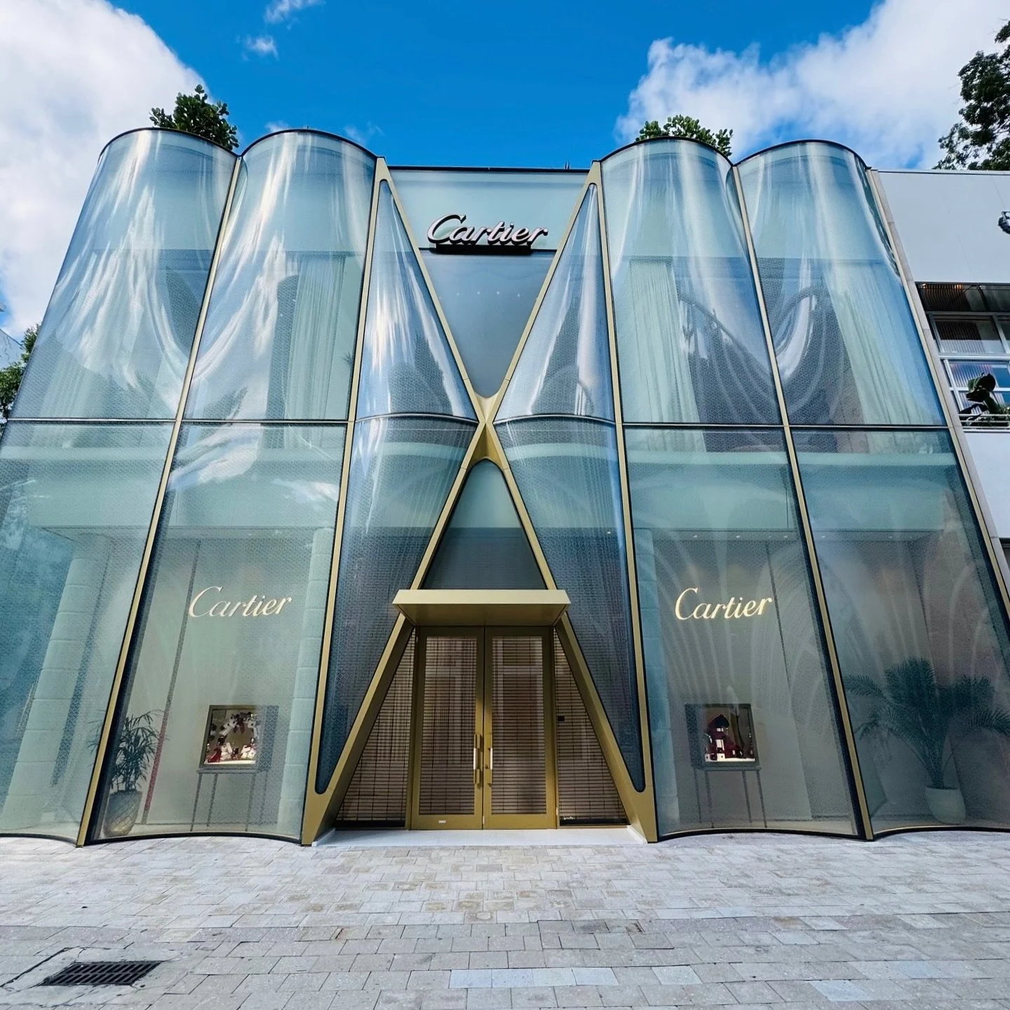 Taking ground in the Miami Design District! This Cartier flagship store is officially complete. Another successful collaboration in the books — @cartier x @titoni_windows