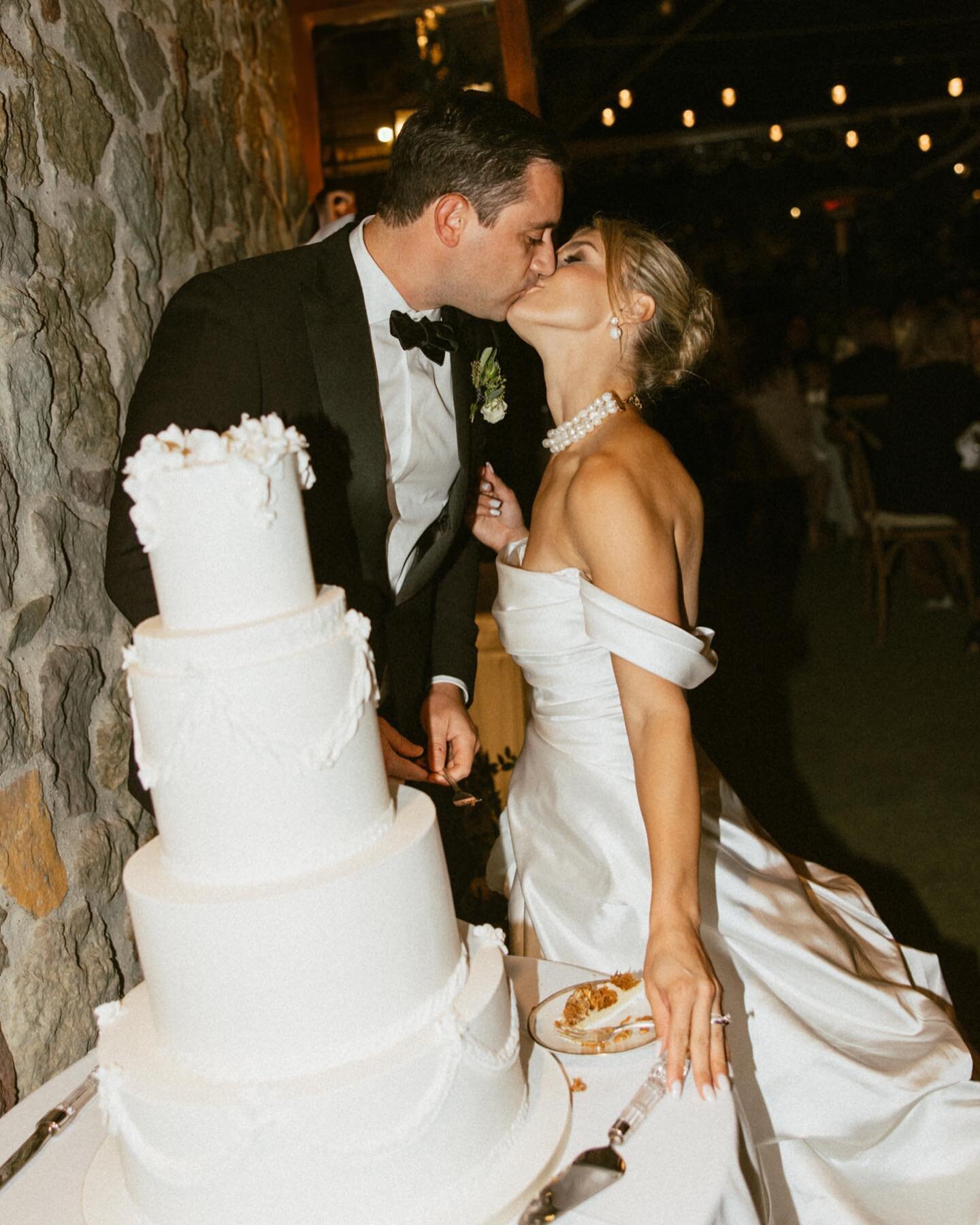 Your reception &gt;&gt;&gt; arguably one of my favorite parts of a wedding day, when everyone lets loose and the real party starts! This reception was one for the books, K &amp; D will always have my heart!