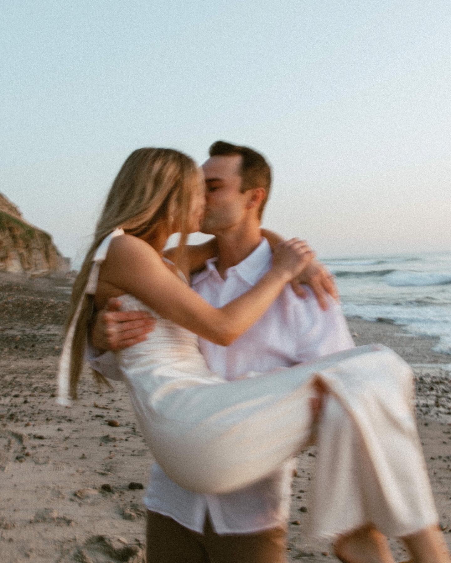 Kelsey &amp; Jack forever ❤️&zwj;🔥 I had the best time with these two running around Encinitas! We may have had to hop a few fences and possibly break some &quot;laws&quot; lol but 10000% worth it. Ended the shoot getting some drinks together and ta