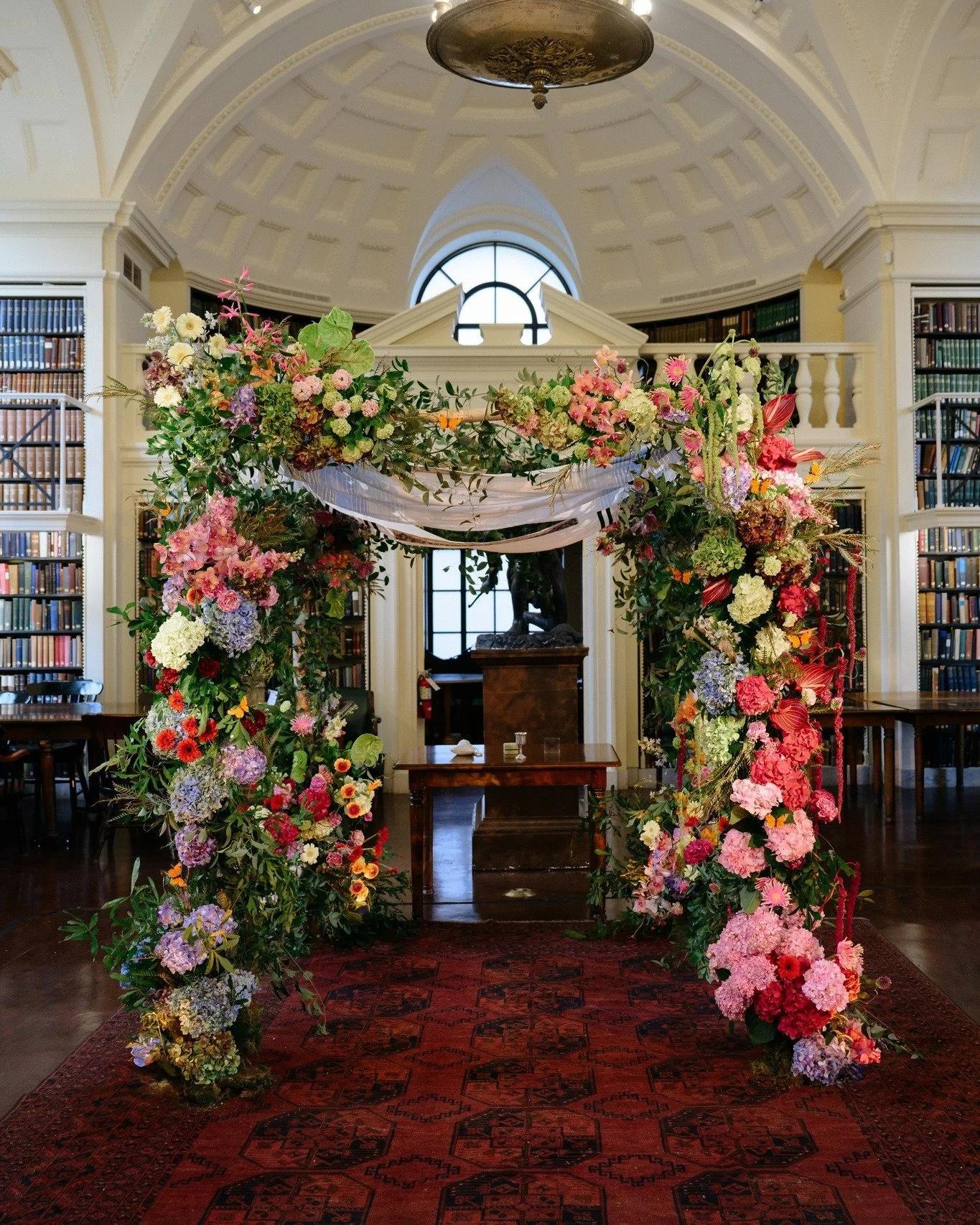 By far one of my favorite Chuppahs despite how difficult it was to get this together in under 45 minutes. Controlled chaos, but make it pretty. 

Photography: @@melissahabegg@melissahabeggerphoto 
Planning: @mavinhouse_events c/o  @jeankarla_mavinhou