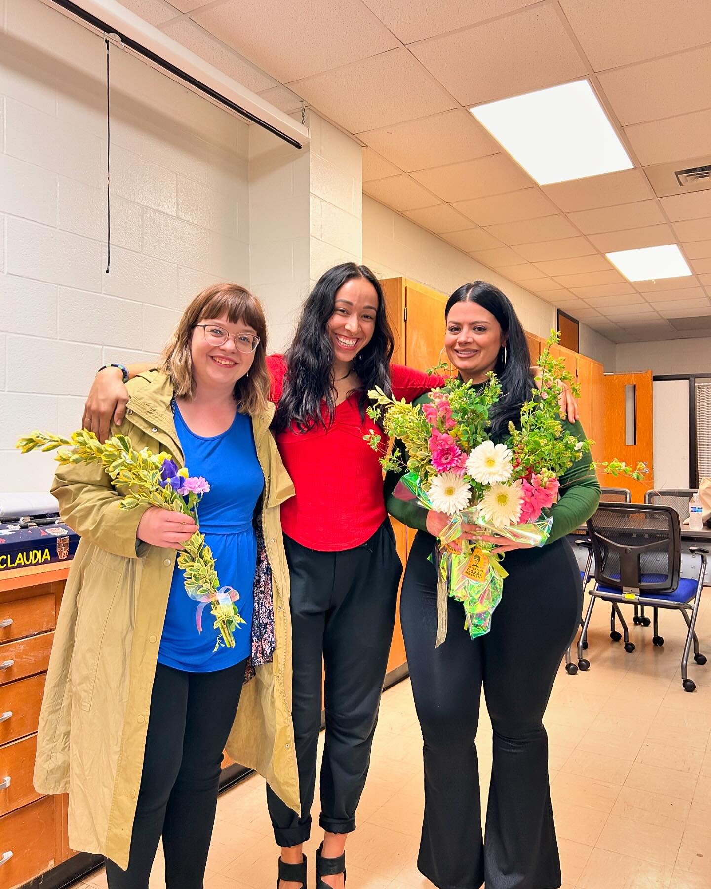 BUILD YOUR OWN BOUQUET TODAY FOR IPS!!! @ipsschools teachers are life changing. I&rsquo;m thankful to live in a city with such brave, committed, imperfect, honest, connected teachers. The next generation is in good hands. 

#themakingoffridas #fridas