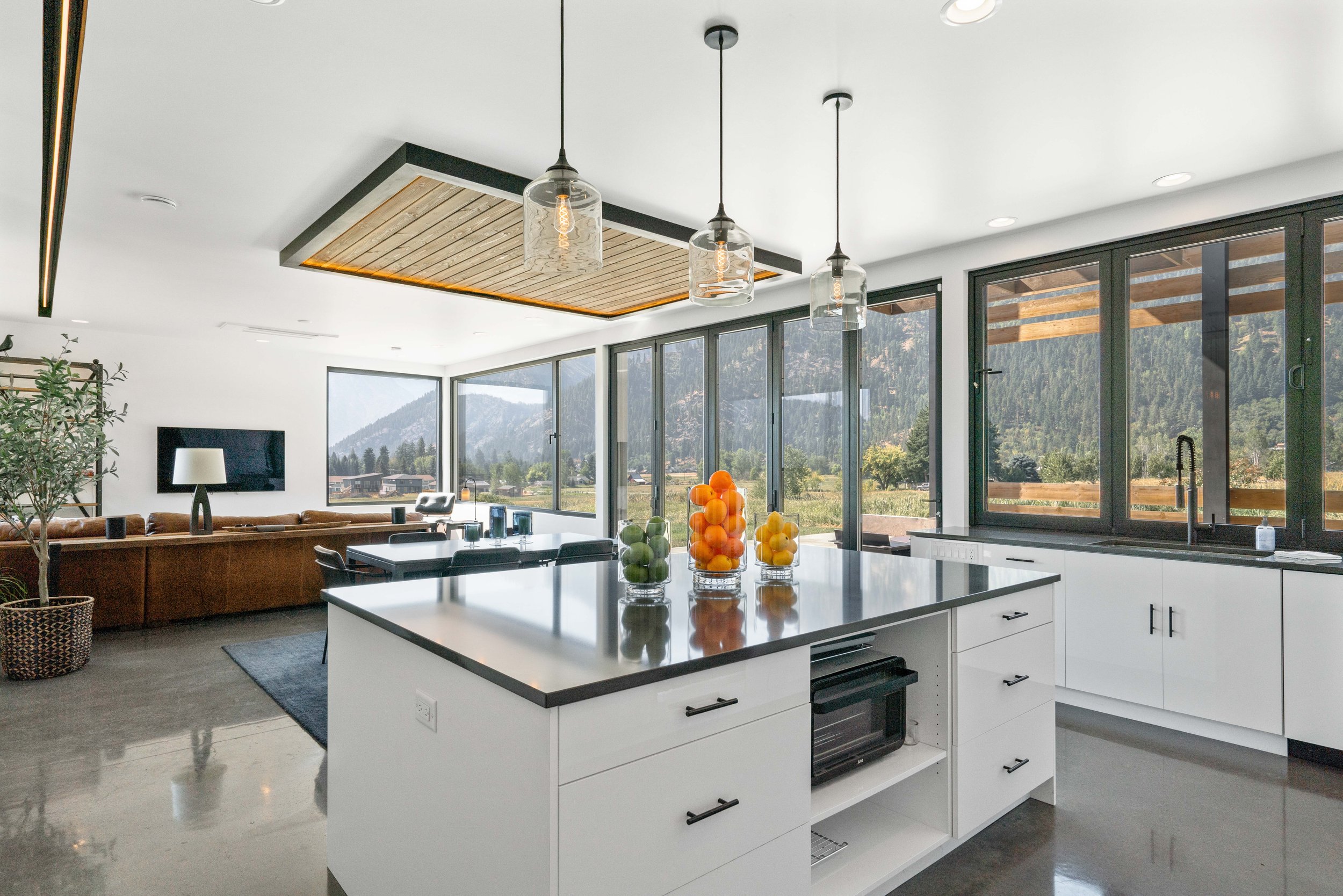 12435 Village View-15.jpg