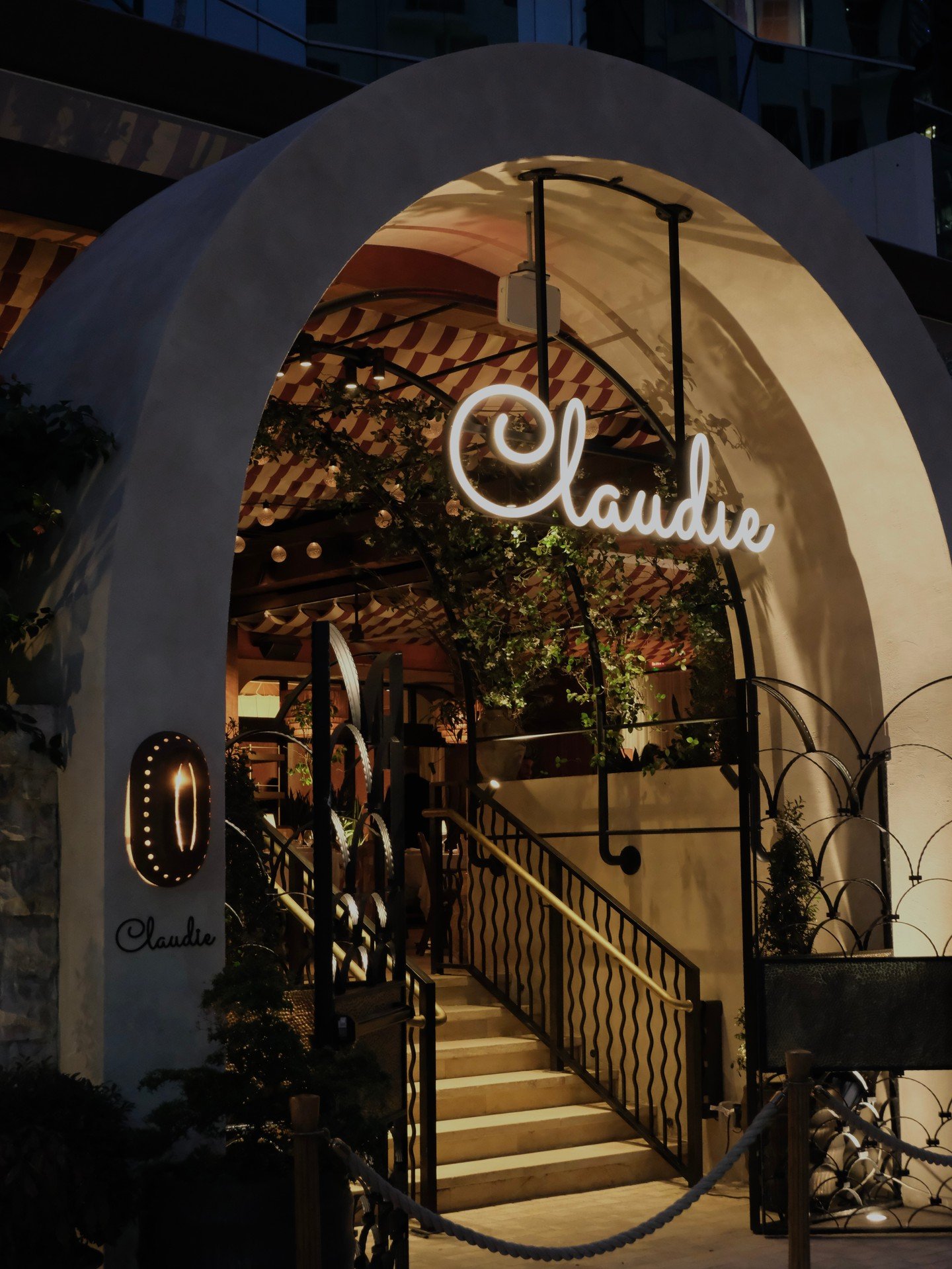 At CLAUDIE, the beauty of the Riviera comes to life. From the cuisine to the atmosphere, every moment is crafted to feel both refined and effortlessly French. 🥂 ✨