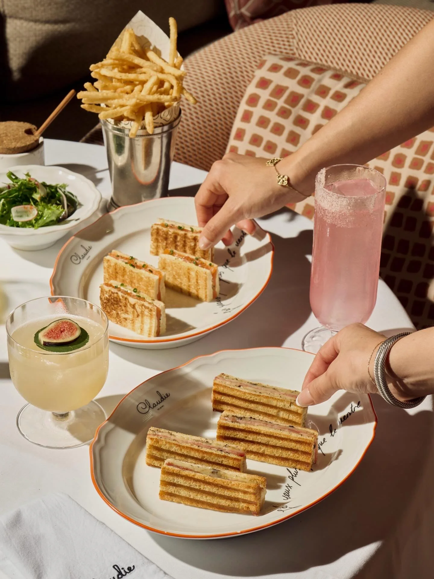 Lunch at CLAUDIE invites you to choose your rhythm. Our Power Lunch menu offers a refined one hour experience, while our &agrave; la carte selections invite a longer Riviera inspired midday escape. Reserve your table through the link in bio and enjoy