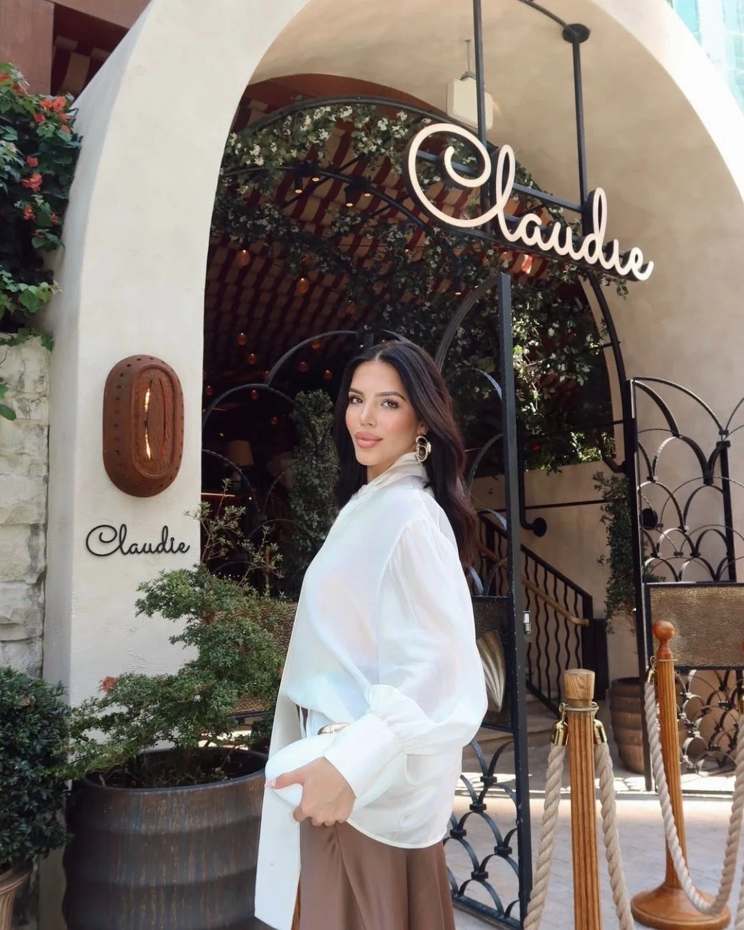 Lunch at CLAUDIE feels like a quiet escape to the South of France, right in the middle of your day. ✨🍓