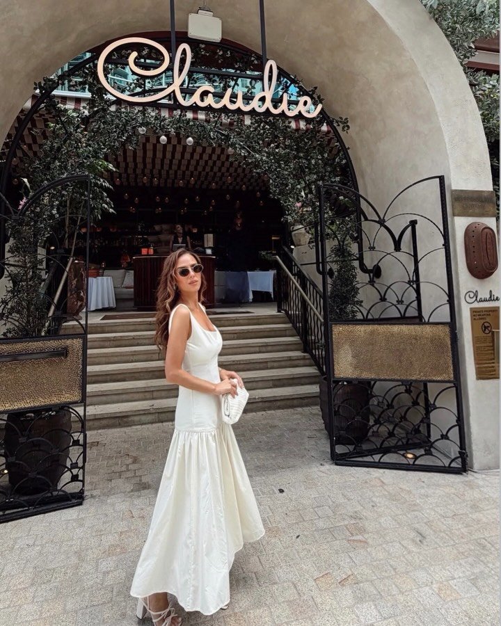 A sun-filled lunch, a table full of friends, and a reason to raise a glass. Spend the afternoon together at CLAUDIE. 🥂