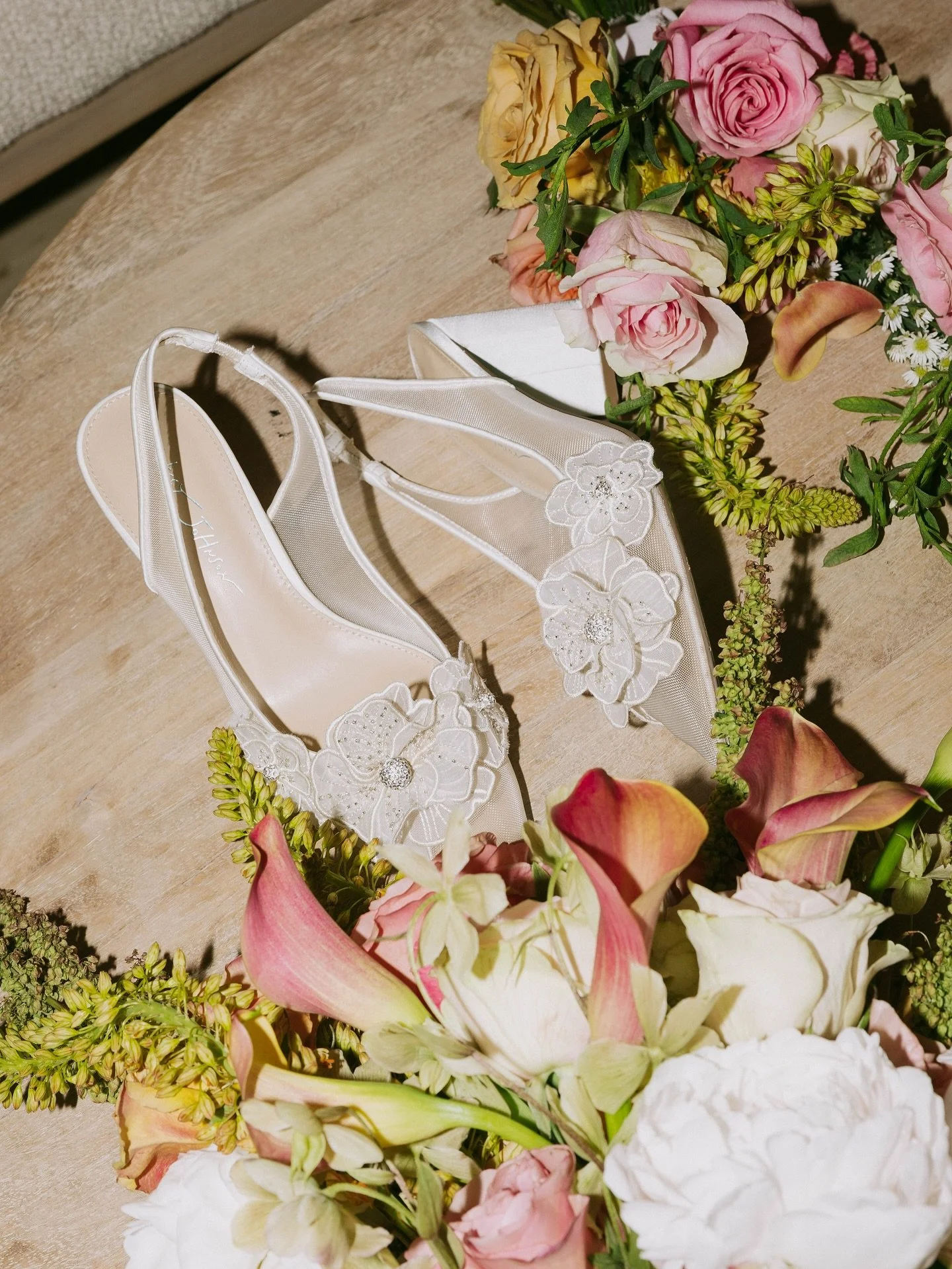 From delicate heels to a bouquet bursting with warm, romantic hues&mdash;every detail tells part of the love story. 🤍🌸

When you&rsquo;re planning your wedding, don&rsquo;t overlook the little things. Shoes, florals, textures, colors&mdash;they&rsq