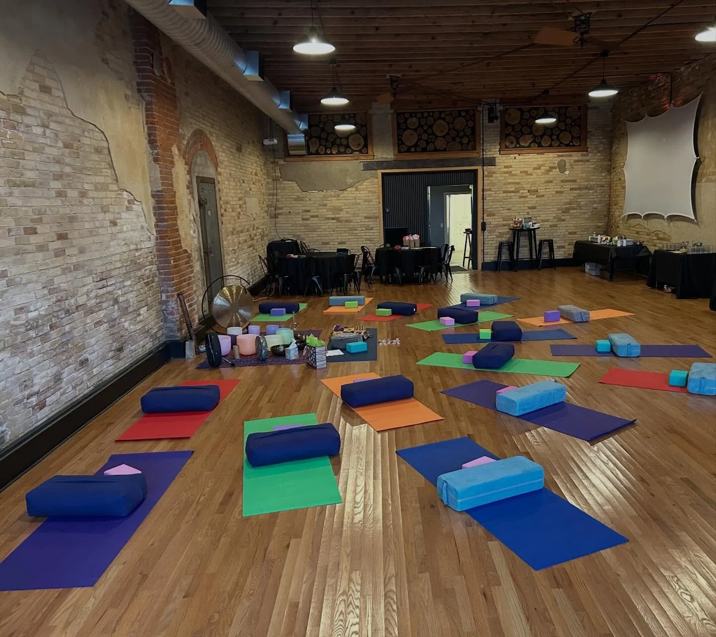 A few moments from our last retreat&hellip; 🌸

There&rsquo;s something so beautiful about stepping into a space like this&hellip; 
To slow down.
To reconnect.
To simply be.

It&rsquo;s hard to put into words what unfolds when we gather like this&mda