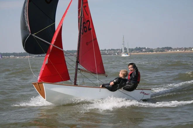 Alt_Mirror sailing1.jpg