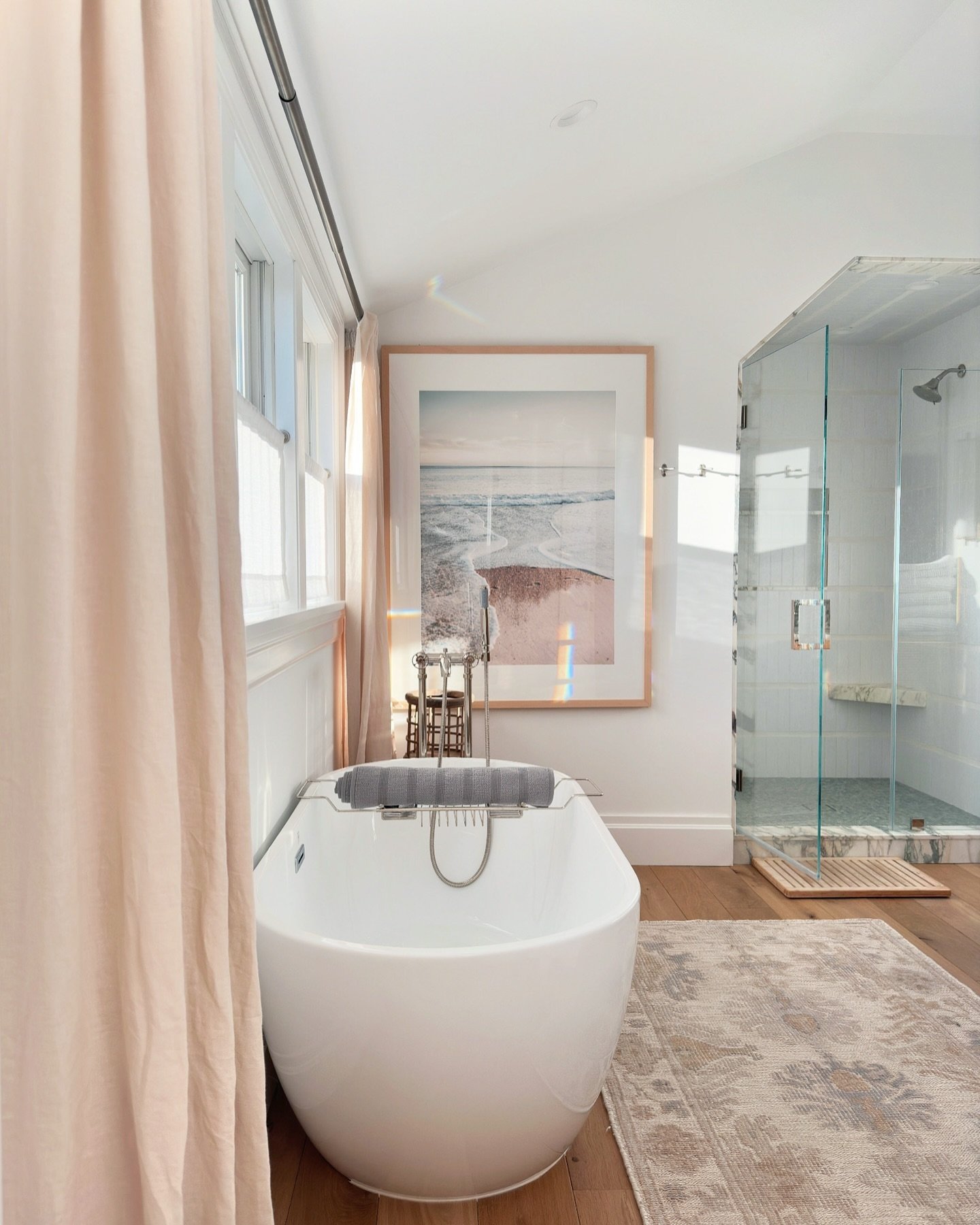 love designing bathrooms 🌊 feeling inspired after a great client meeting 🛁 looking forward
to starting this new project 🪩

#interiordesigninspiration #interiordesign #interiorinspiration #hamptons #hamptonsstyle #bathroomdesign #bathroom #bathroom