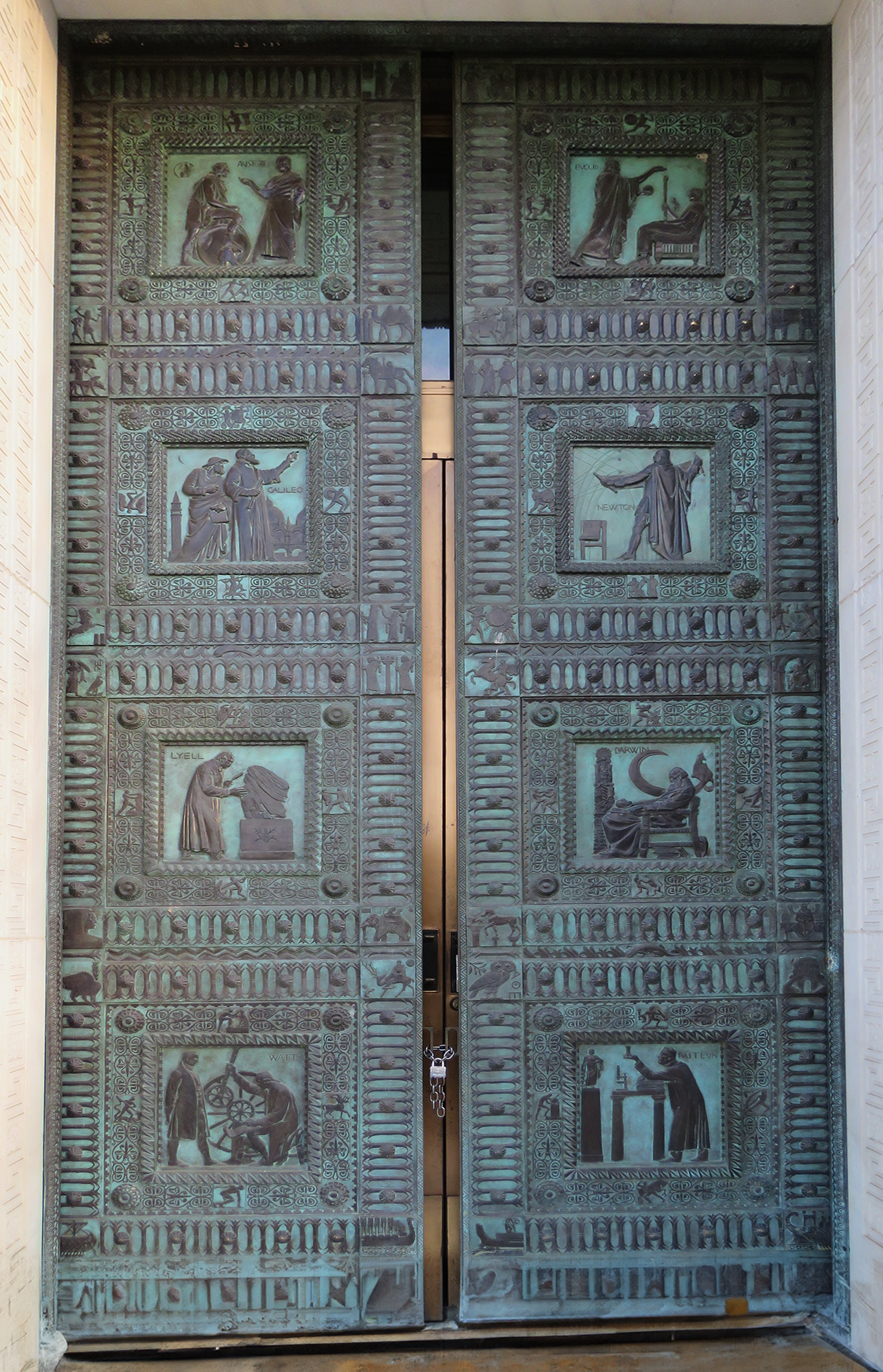 Doors featuring History's Greatest Scientists.
https://trevorowens.org/2009/01/10/scientists-in-action-front-door-iconography-at-the-national-academy-of-sciences/