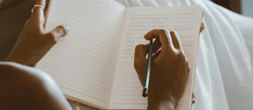 Use these journal prompts to be more authentic to yourself 