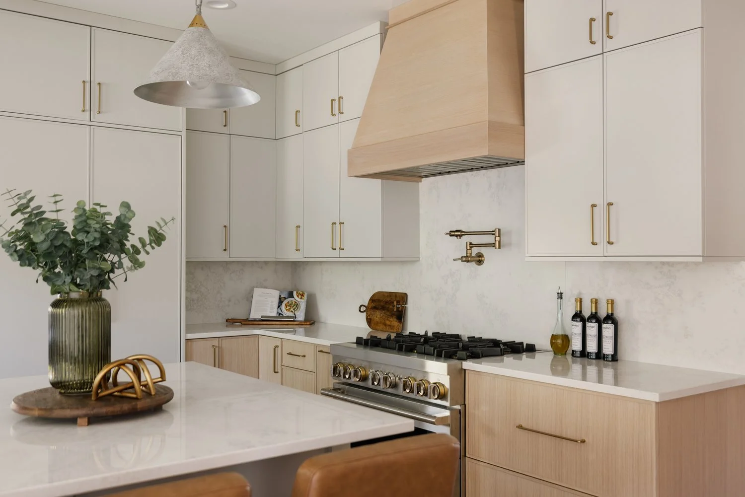 Simple, neutral, modern kitchen design