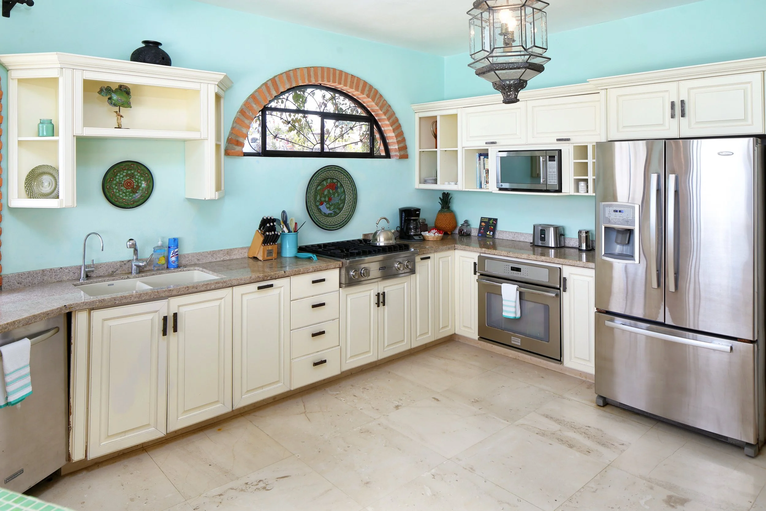 Gran Villa Main Floor chef kitchen