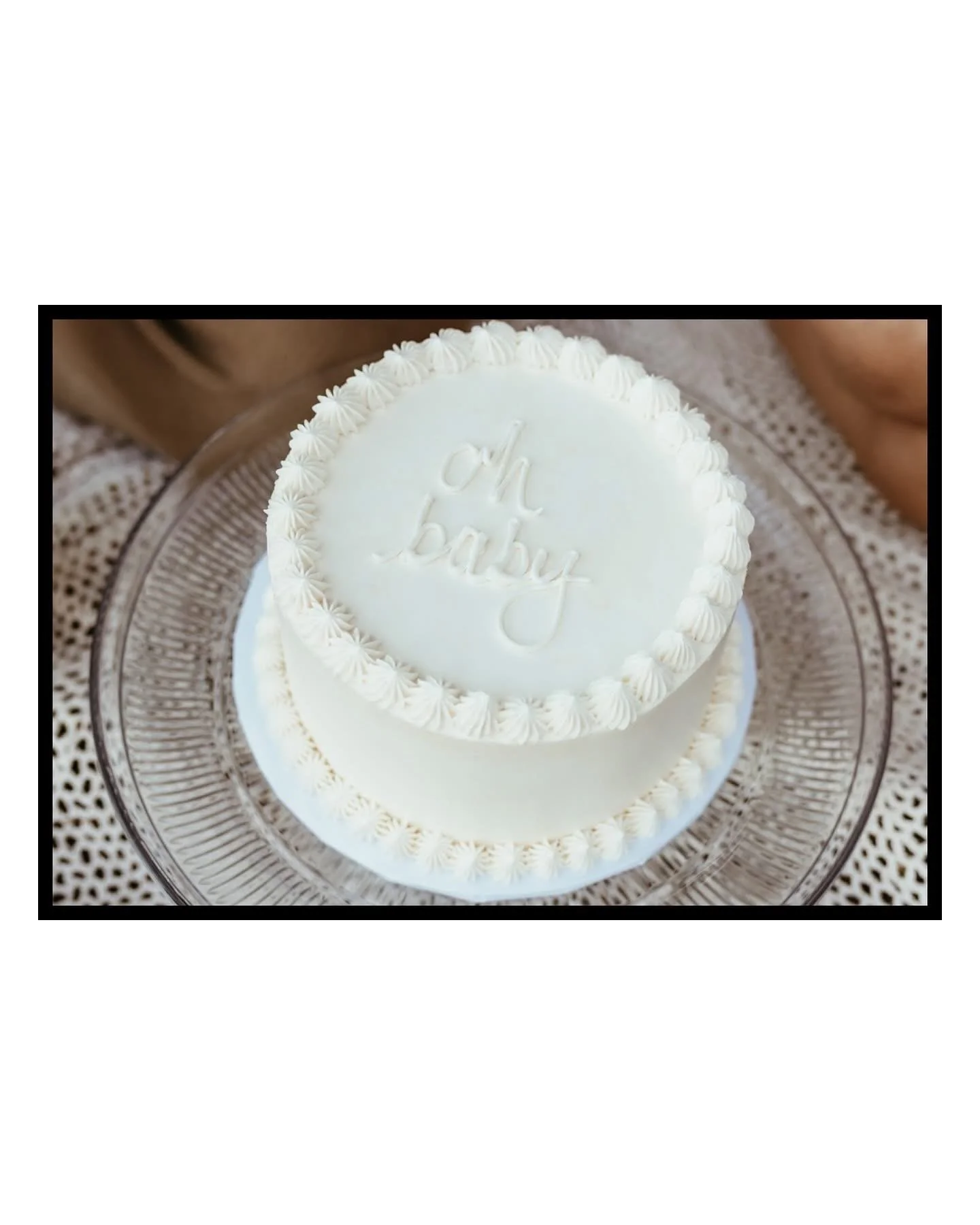 Vintage | Piped Border Gender Reveal Cake