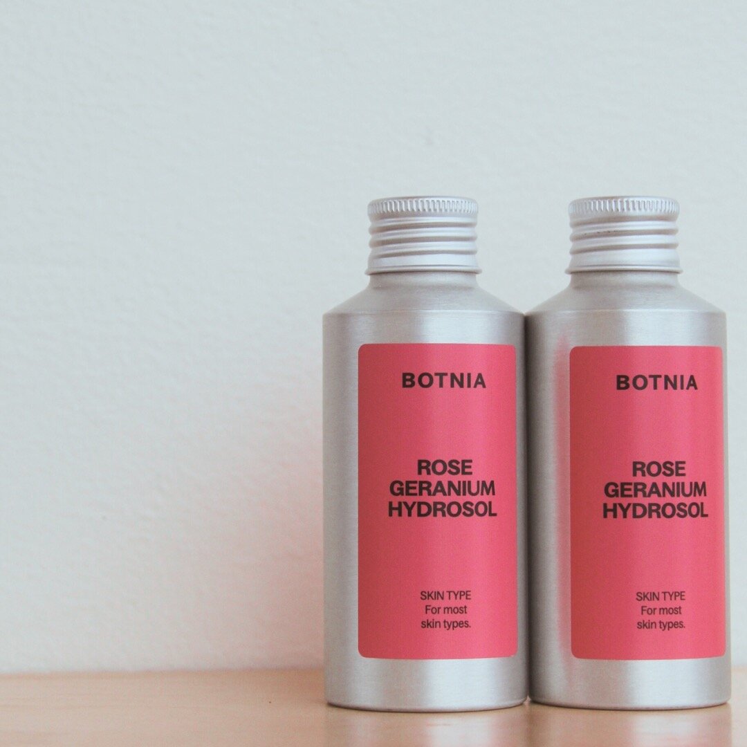 100% farm to skin❤️ The NEW Botnia Rose Geranium hydrosol was 100% grown on the Botnia micro-farm in Sausalito, California tucked into the side of the mountains at the edge of the Golden Gate Bridge tenderly cared for and harvested by the Botnia team