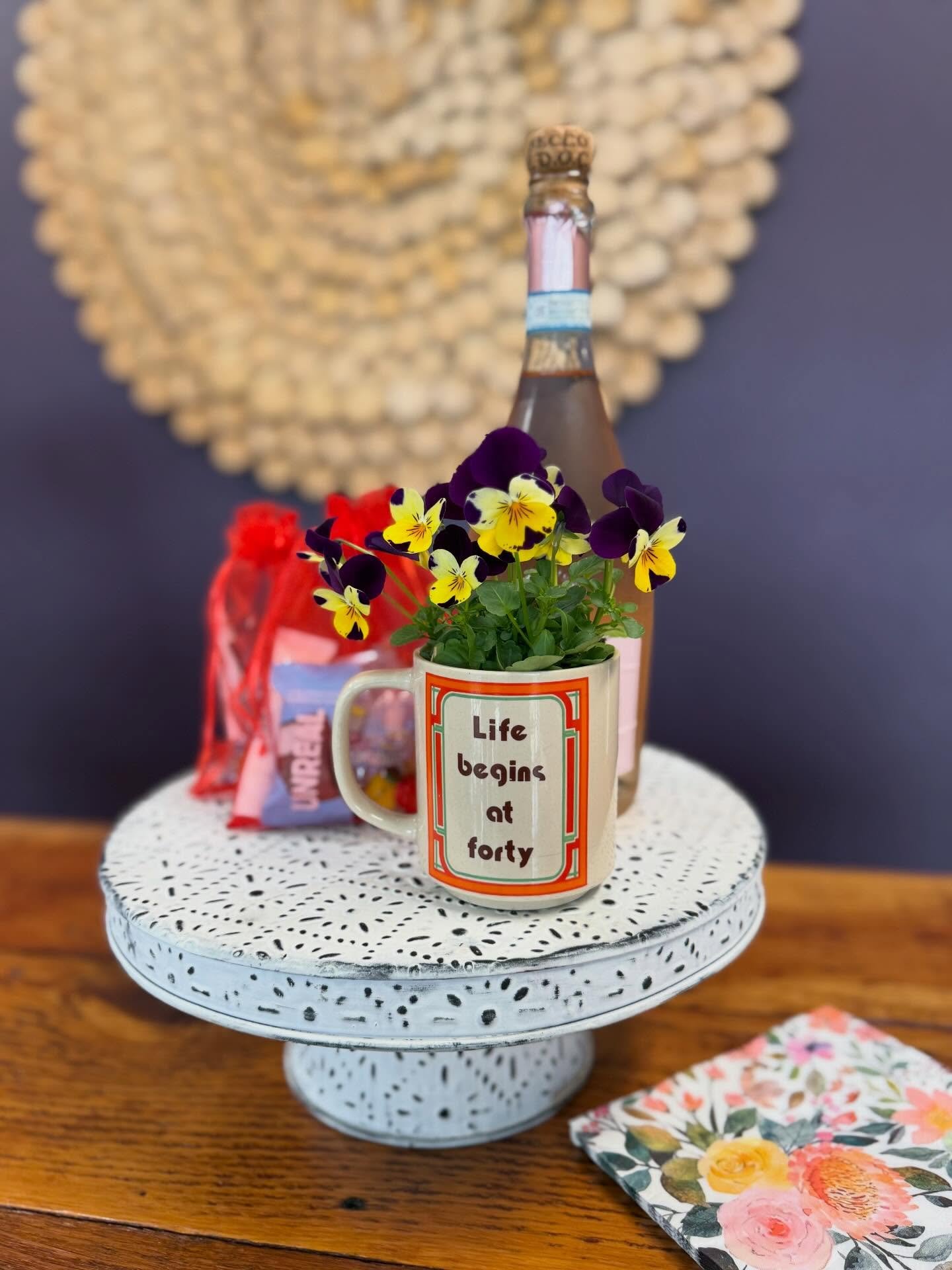 A spa day makes any celebration better 🥳 Today we are celebrating a 40th birthday &amp; 1st Facial 💕 Glowing skin 🌟relaxation 🙏 and a time to feel truly taken care of ❤️

Birthdays, Girls-day or just any excuse to celebrate. Think of Heidi Lane E