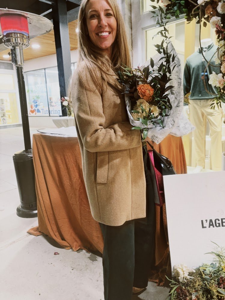 lagence flower bar smiliing guests.jpg