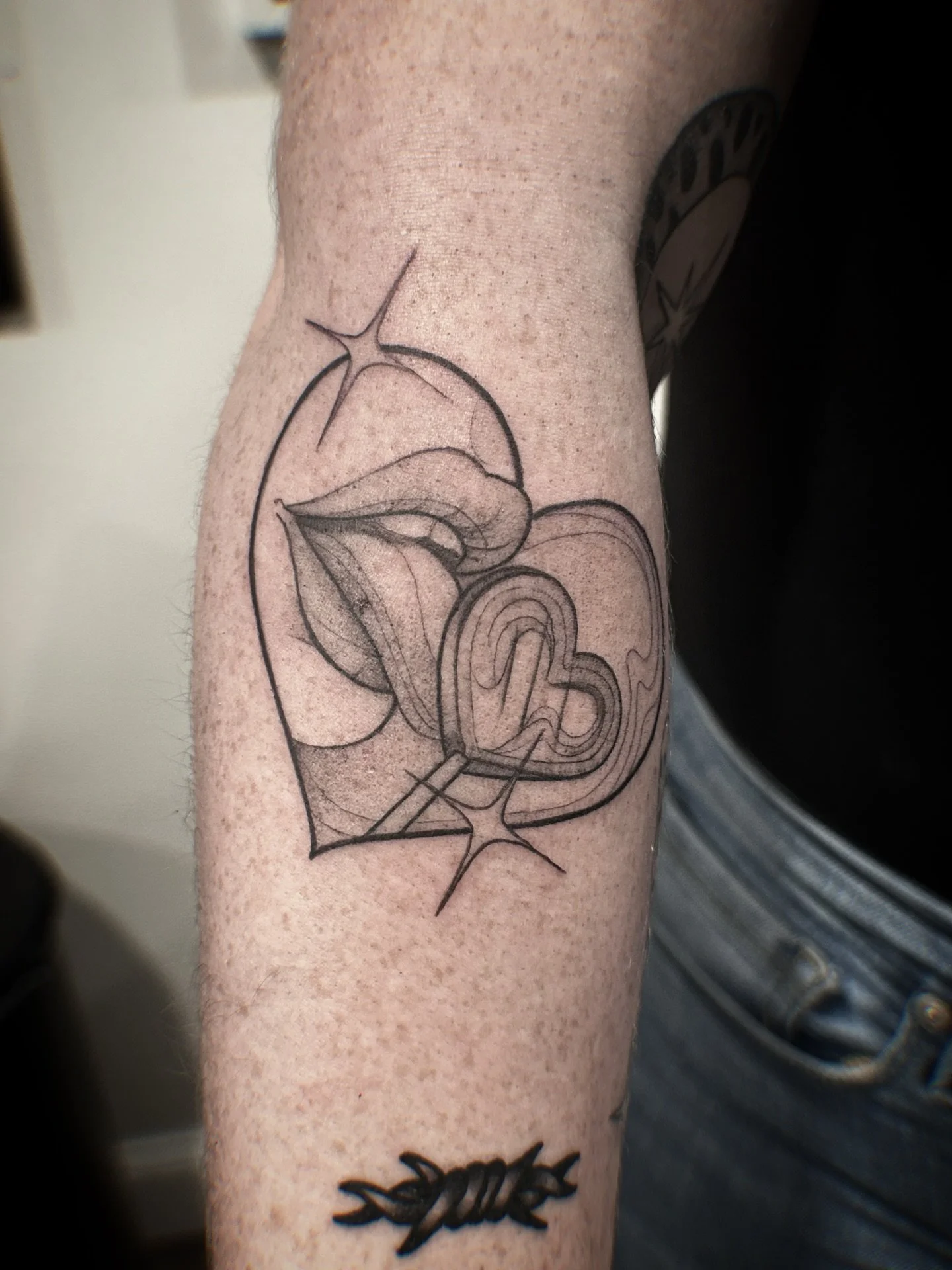 Wooooowhooooooo! I got to spend time with the beautiful @sahcotter and tattooed this super sexy fun piece. MORE OF THESE PLEASE! 

Flash pieces are still available! Hit me up 🖤🫶🏽🖤