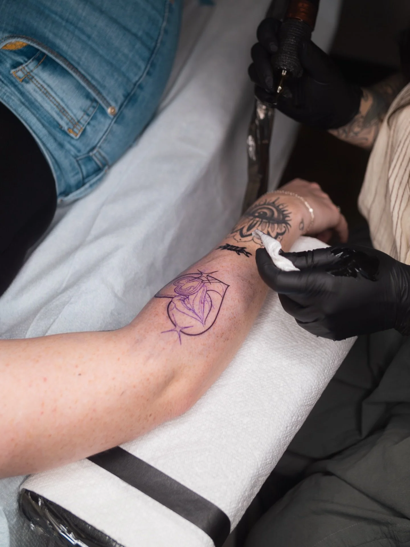 Shout out to my hype man @freeswaytek for being the best.  As I was tattooing @sahcotter, he snapped these action shots last Friday over at @thepearltattoo! 🫶🏽🫶🏽 Can&rsquo;t wait until next month!