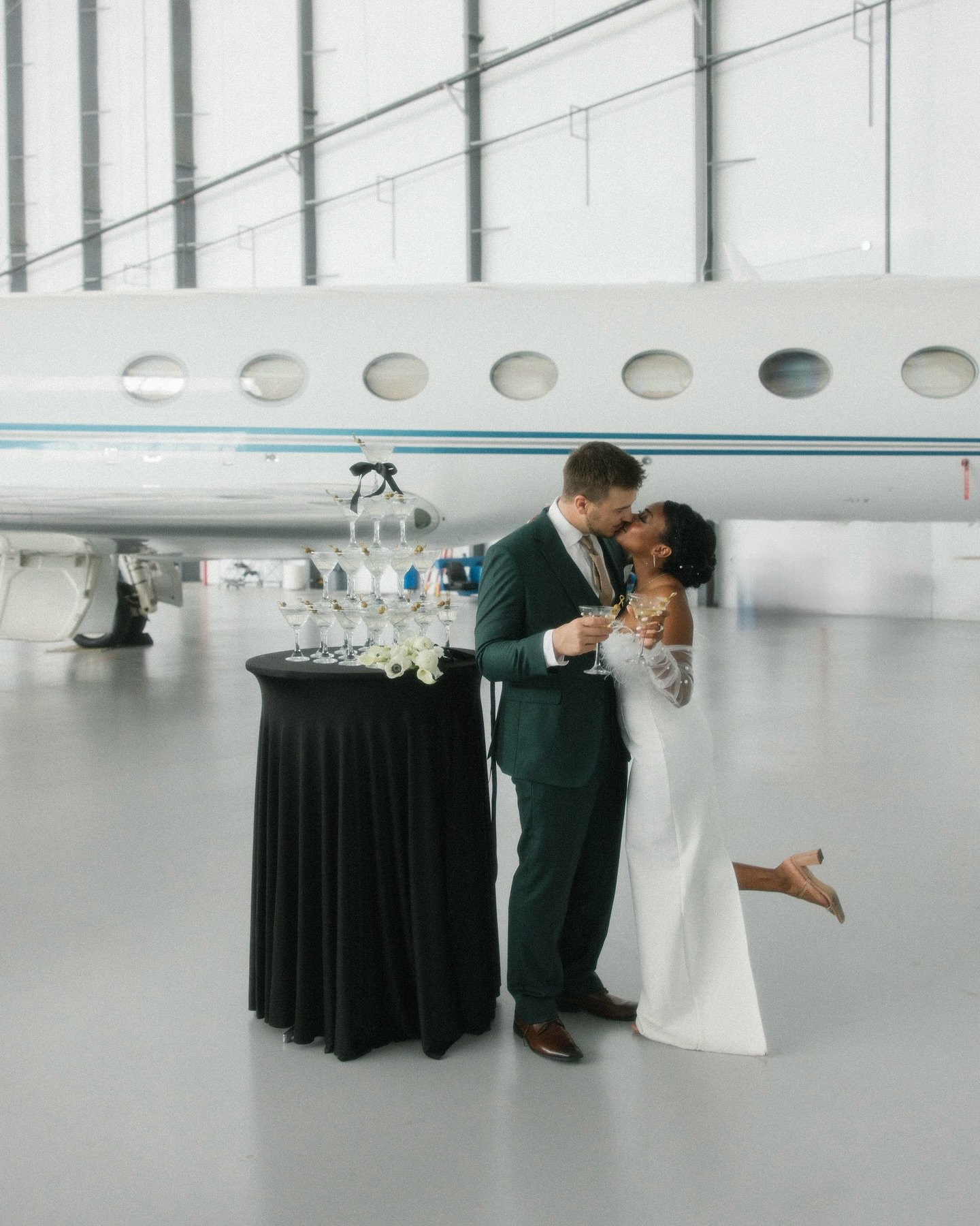They say post more of what you want to book&hellip; 🛩️ 
So if anyone wants to sip martinis on their private jet after you&rsquo;ve said &ldquo;I Do.&rdquo; Here&rsquo;s what it could look like if you book me! 

-

Photo: @gabrielramirez.photo 
Coord