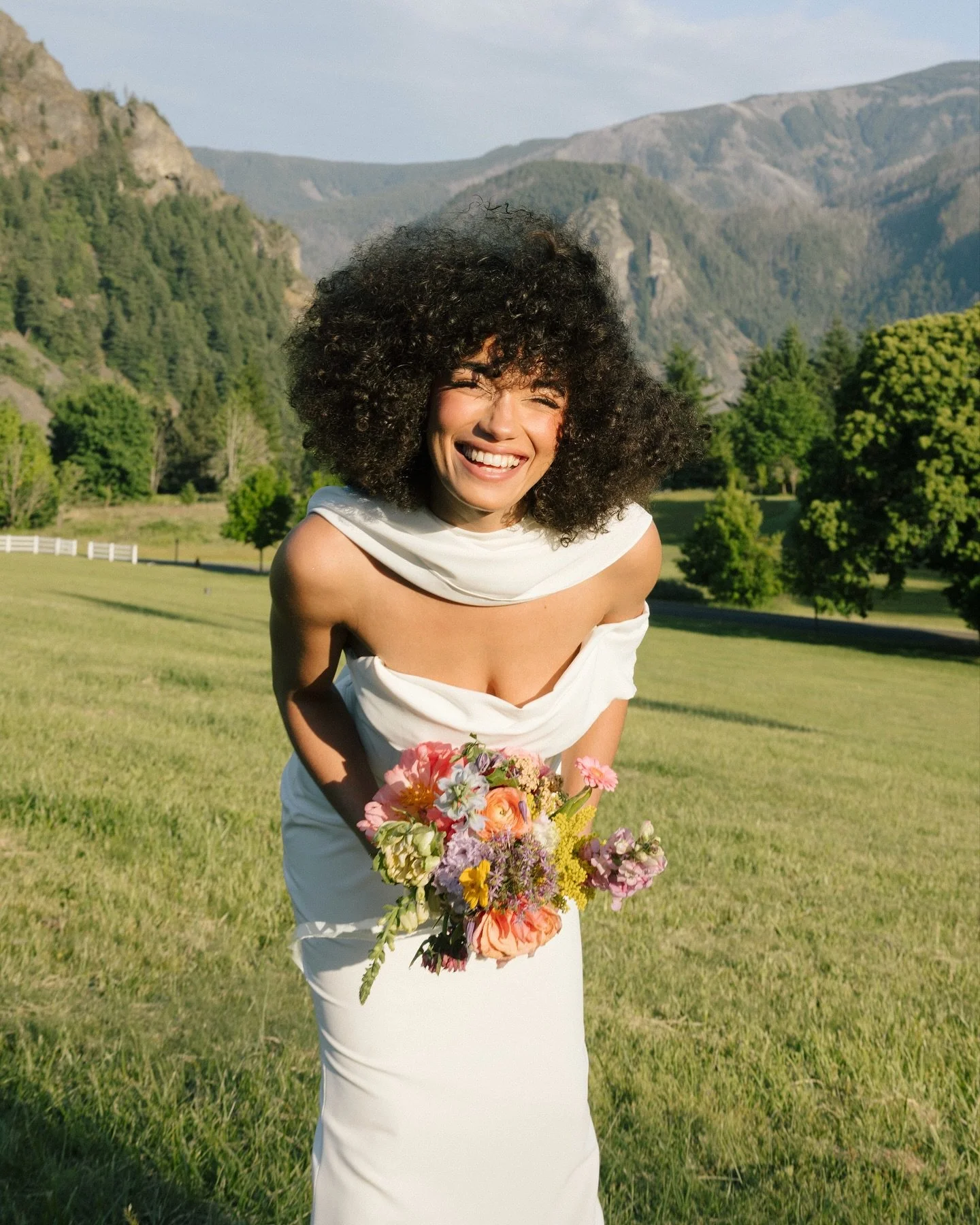 You too can be this happy on your wedding day at Wind Mountain Ranch. ✨
Photo: @gabrielramirez.photo 
Venue: @windmountainranch 
Coordinator: @bixbyandpine 
Florals: @parcellsflowerco 
Rentals: @greatjonesnw 
MUAH: @makeupbyshannel & @westcoastm