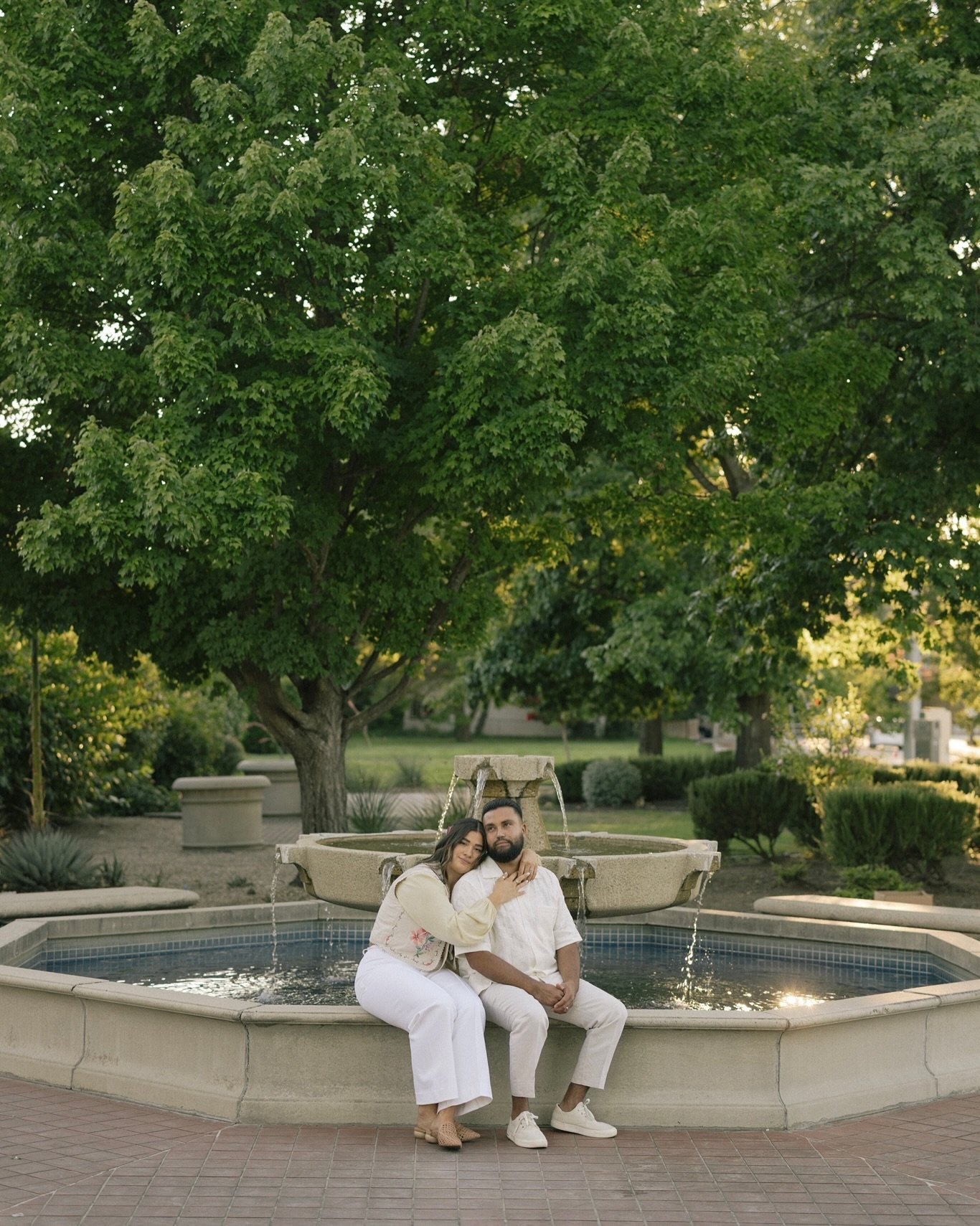 Yo quiero estar donde t&uacute; est&aacute;s. 🎶 Photos from earlier this summer when I finally shot at this spot that I&rsquo;d been eyeing for over a year! Can&rsquo;t believe we&rsquo;re at the end of the year, hoping to stay creative this year by