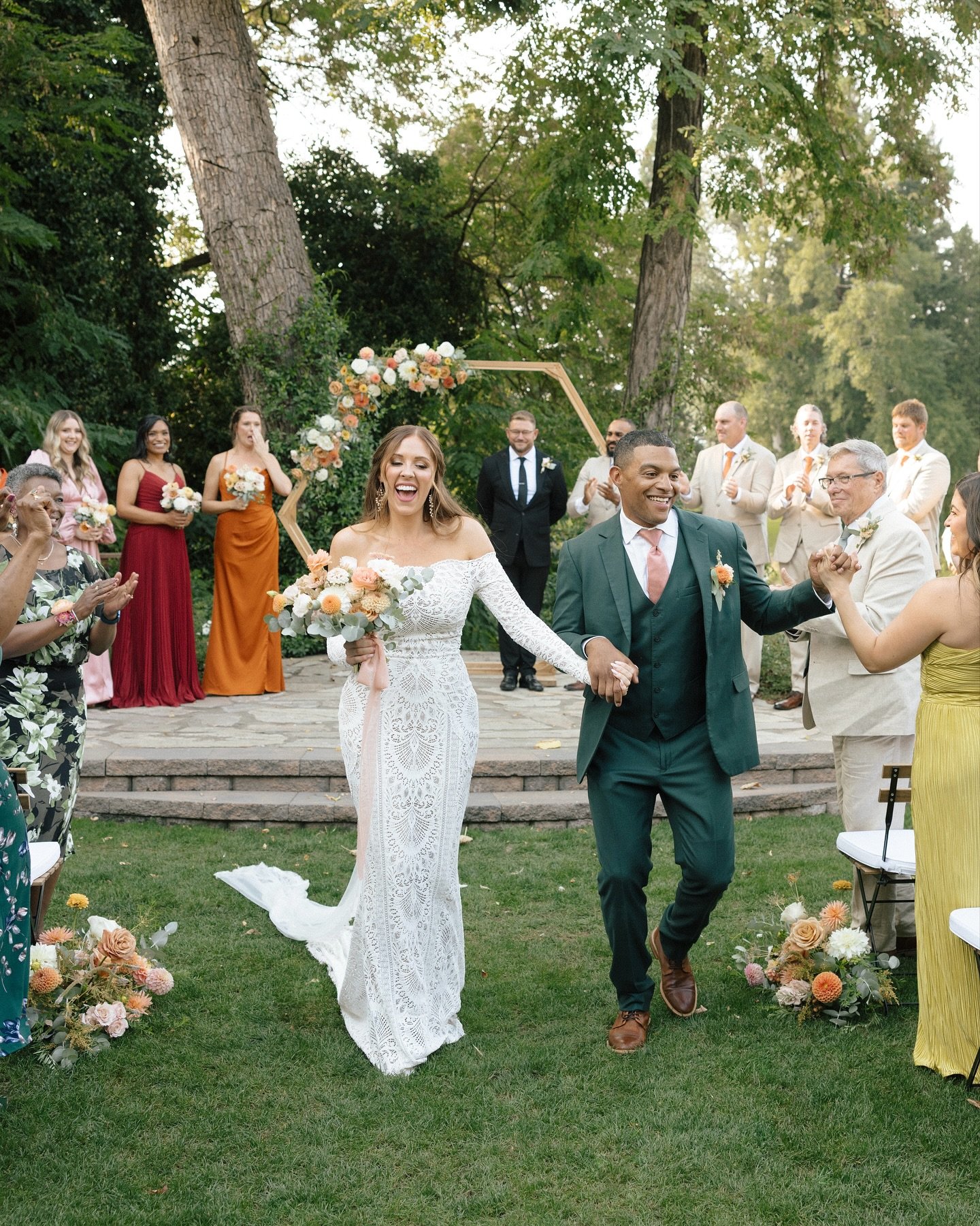 Sharing some in between moments from Cory &amp; Estevan&rsquo;s wedding day cause their gallery has officially been delivered! 🕊️ 

-

Photo: @gabrielramirez.photo 
Coordinator: @epocheventcoordinating 
Venue: @ariverhouse 
Hair: @emmarandallhair 
M
