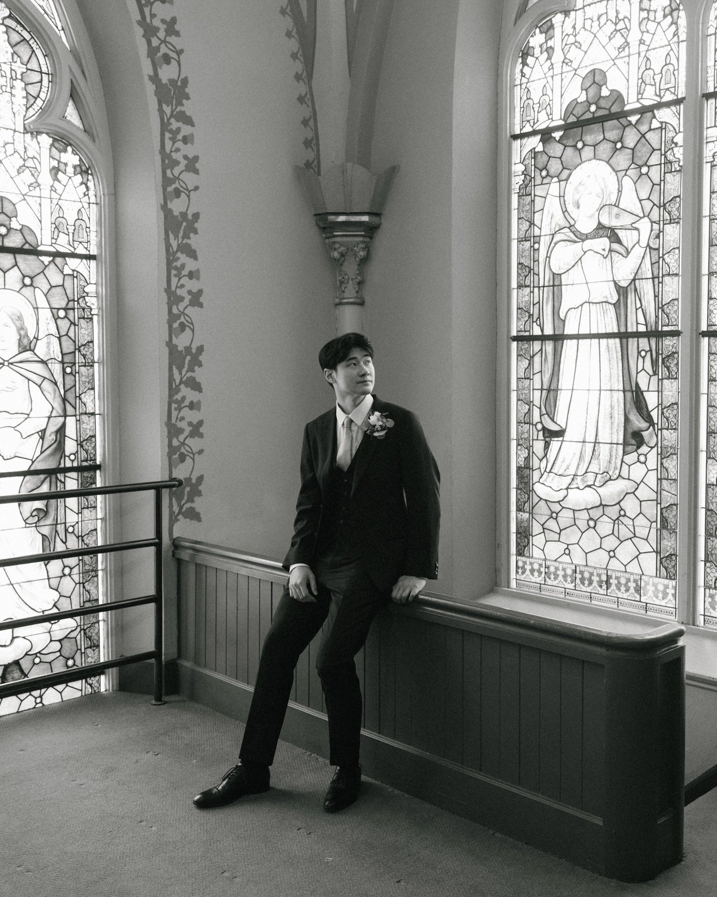 Moments from Gracie &amp; Aaron&rsquo;s wedding day at one of the most beautiful Churches I&rsquo;ve ever been in. And yes the color photos might be better but I LOVE moments in black and white! 

-

#gabrielramirezphotography #honestmoments #oregonw