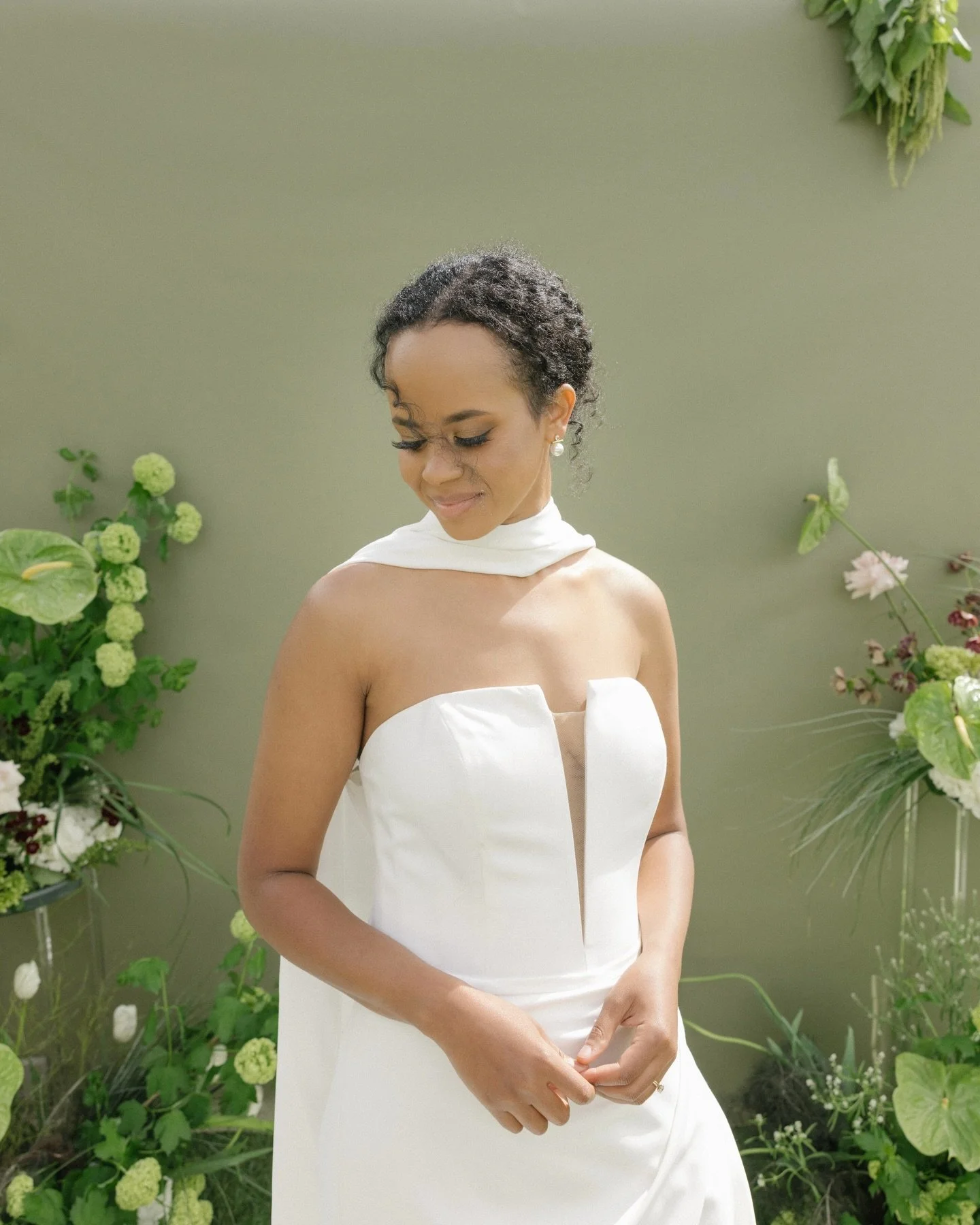 When the design + florals come together to create a beautiful monochromatic masterpiece! @freckledfleurs always knocking it out of the park! 

-

Photo: @gabrielramirez.photo 
Planning &amp; Design: @wanderingwilloweventco 
Florals: @freckledfleurs 

